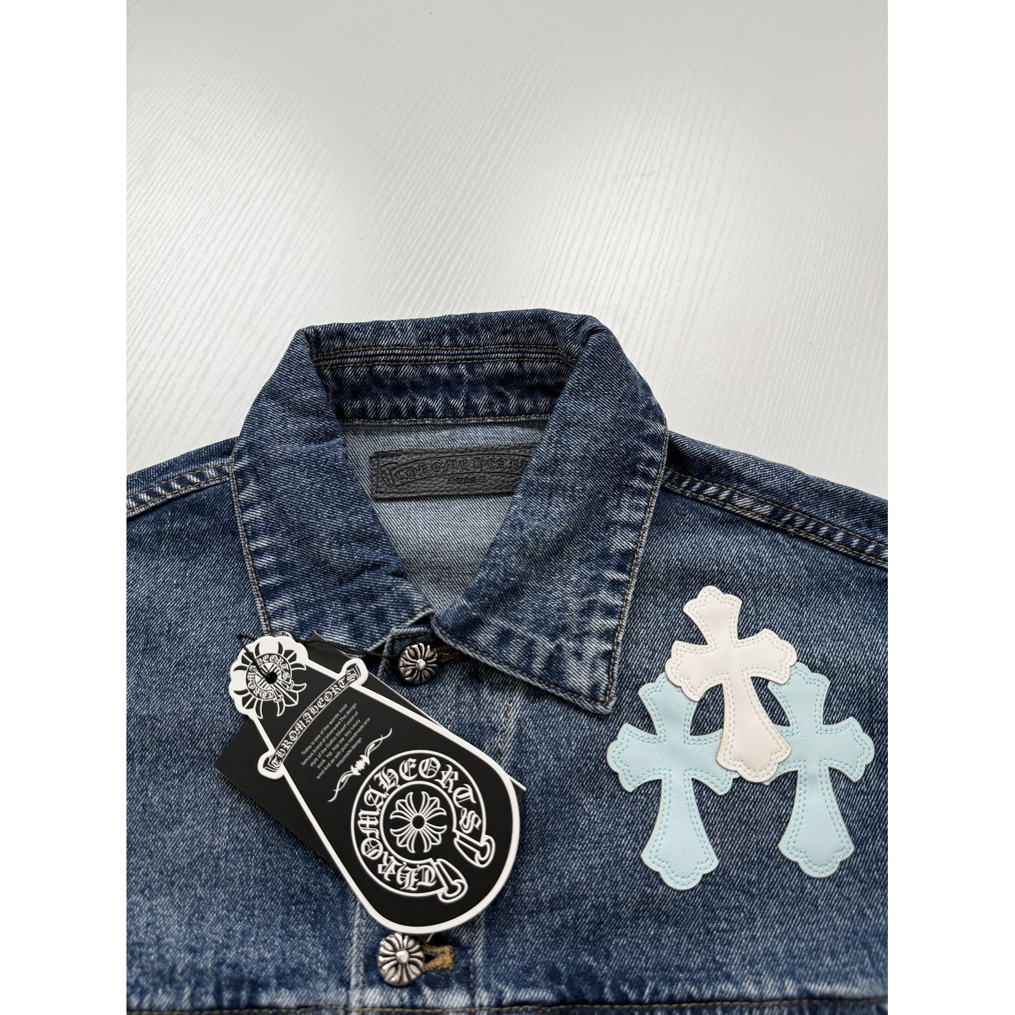 <p>CHROME HEARTS 三十字架牛仔外套</p>