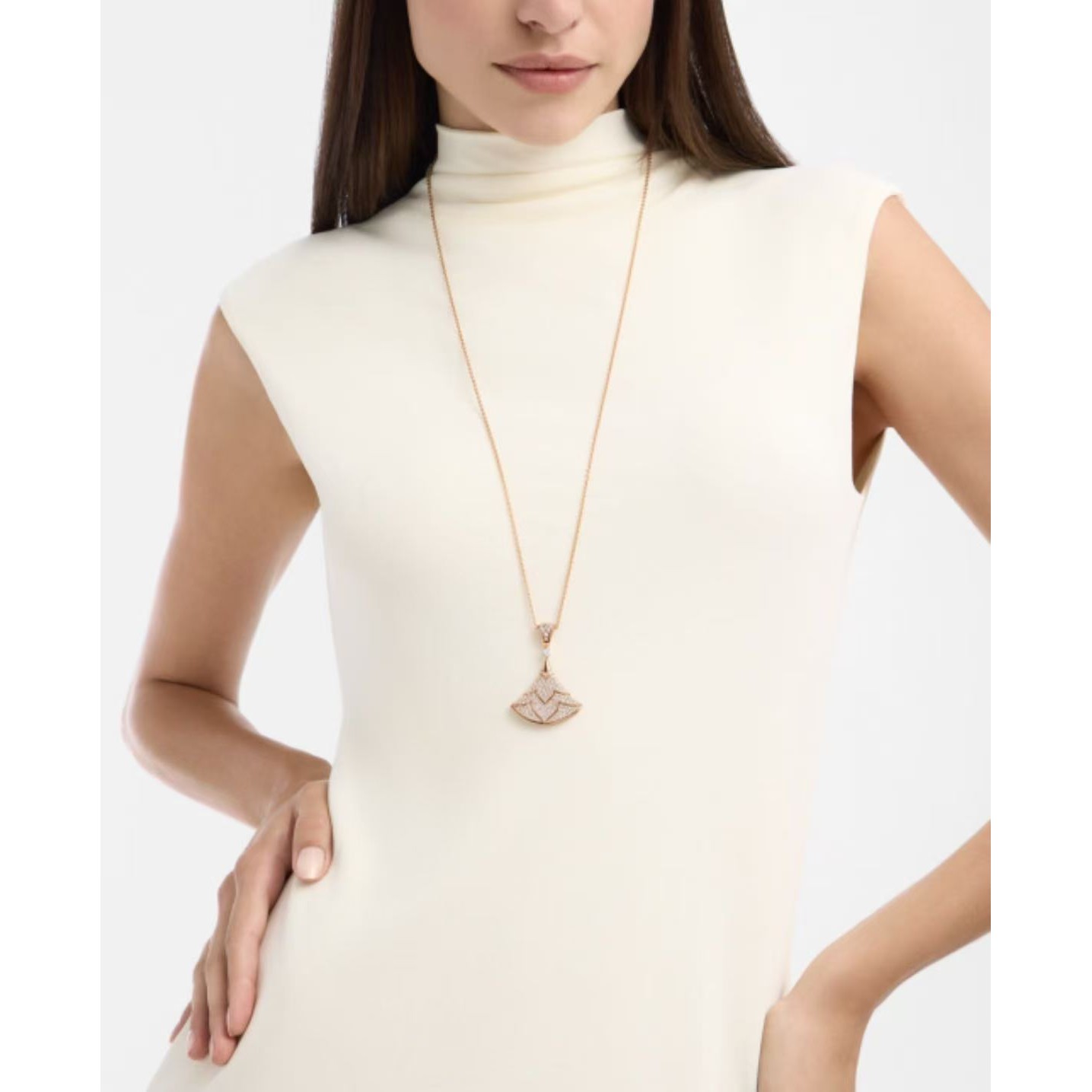 <p>BVLGARI&nbsp; 高级满钻雪山项链</p>