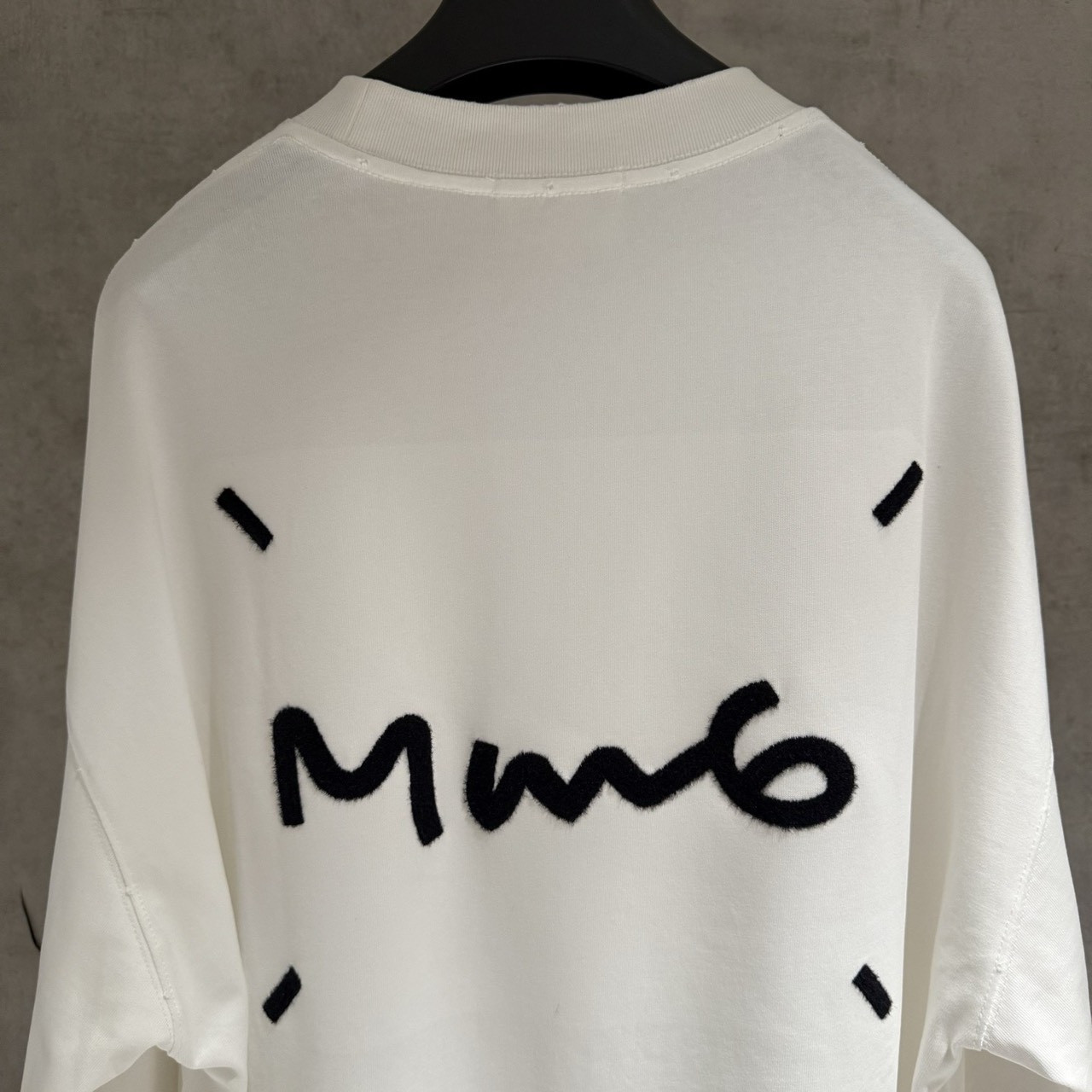 <p>Maison Margiela 长袖T恤(白B04)</p>