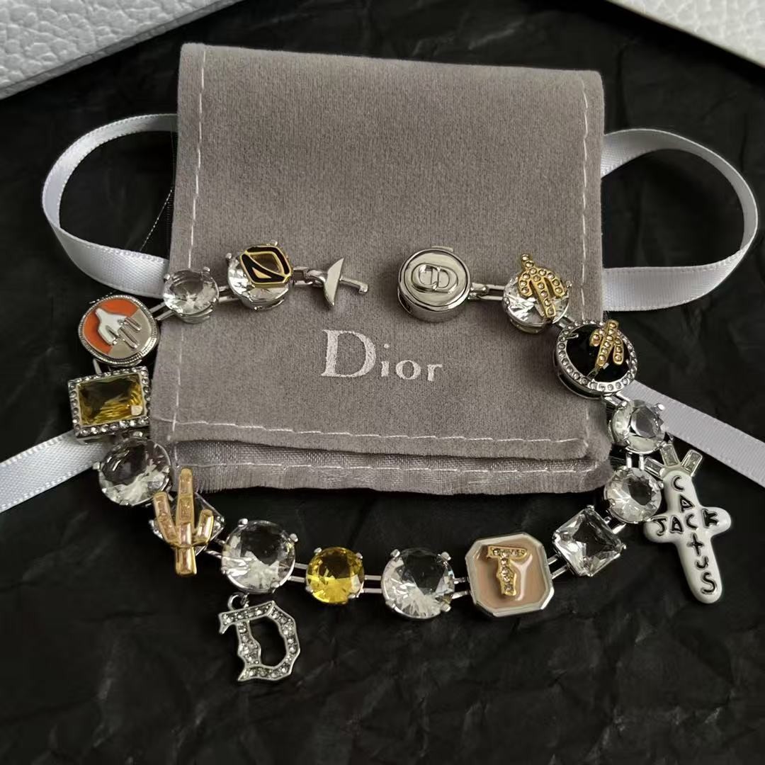 <p>Dior 手链</p>