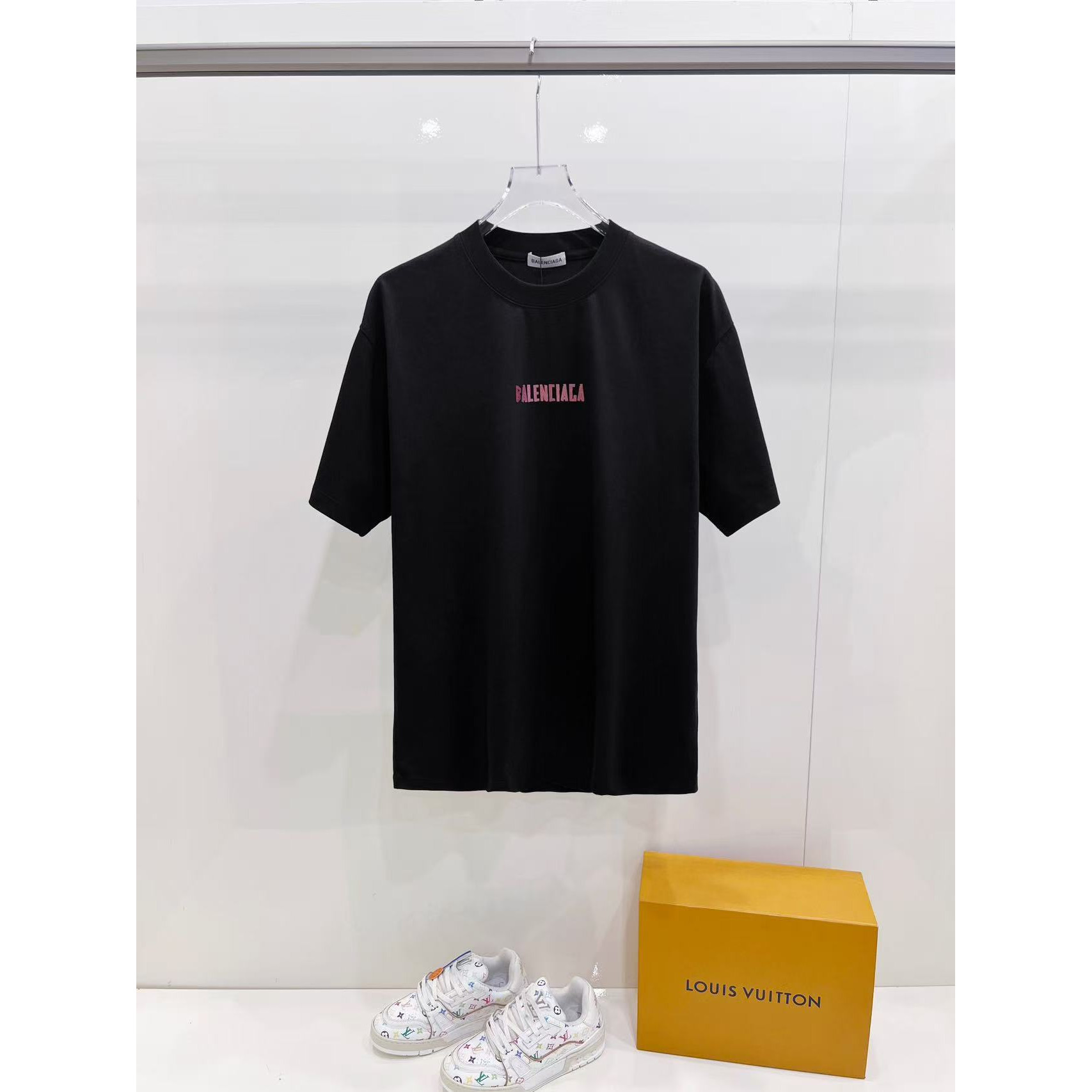<p>Balenciaga&nbsp;圓領短袖T恤(黑)</p>