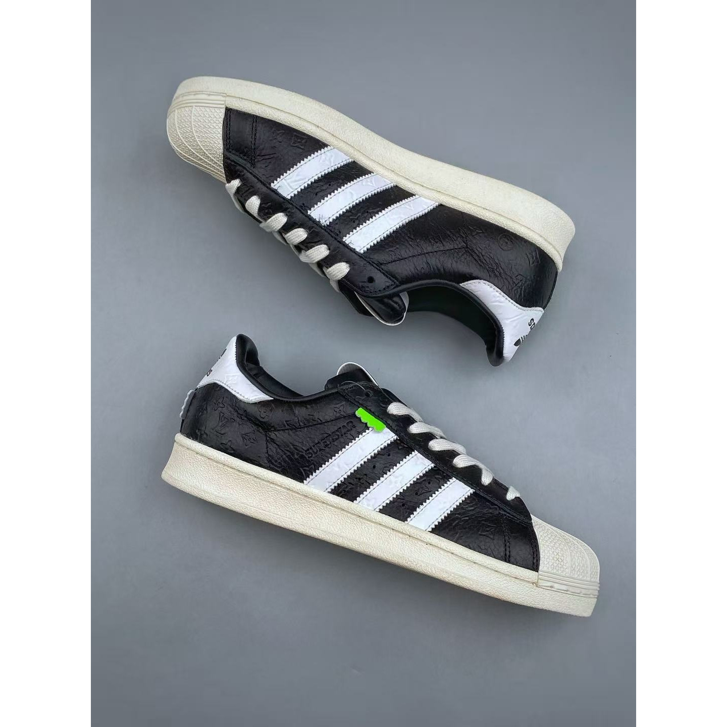<p>Adidas Originals &nbsp;SUPERSTAR 经典贝壳头(黑)</p>