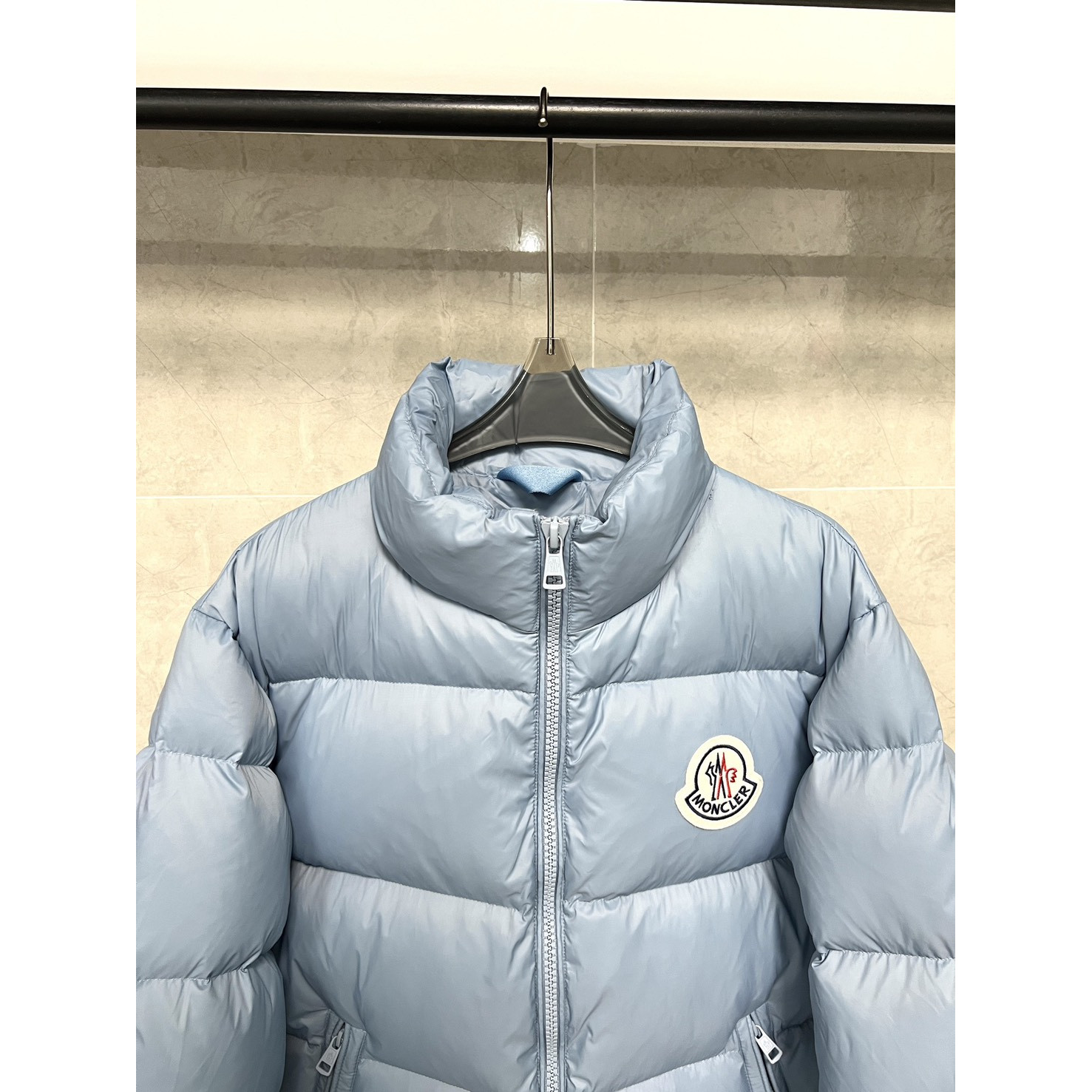<p>Moncler 短款男士羽绒服 (天藍)</p>