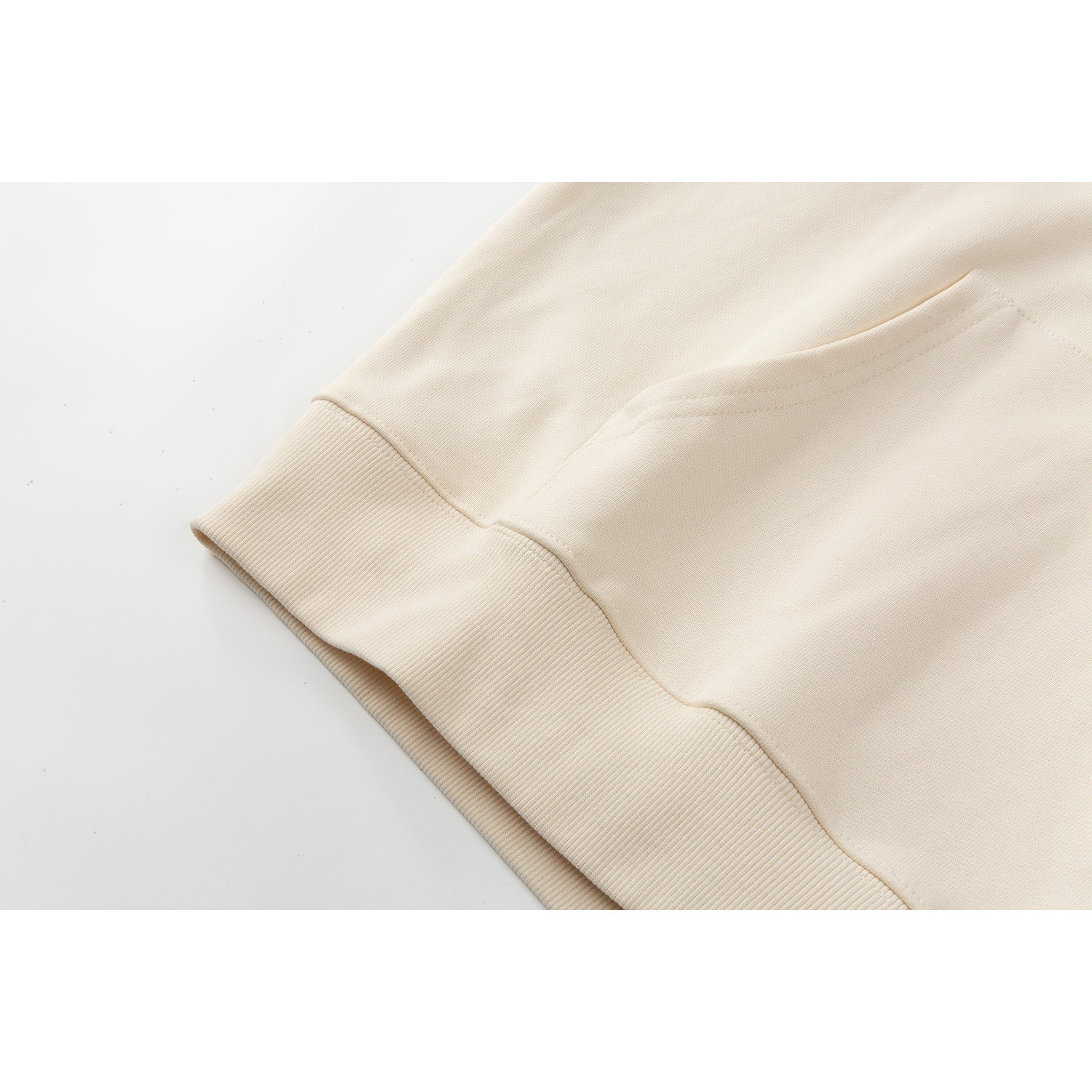 <p>Loewe logo皮口袋连帽卫衣(杏)</p>