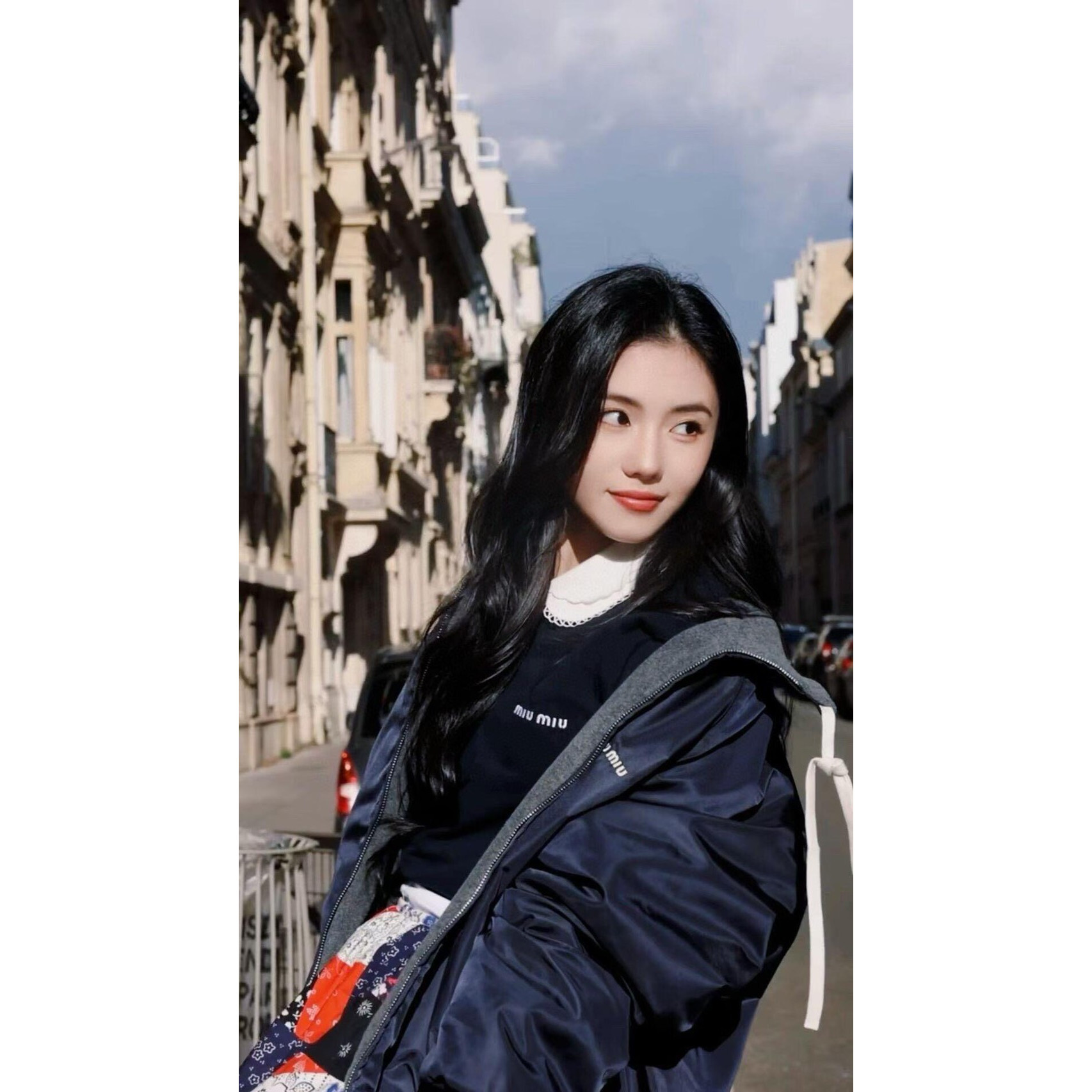 <p>Miu Miu&nbsp; 双面穿科技面料和抓绒夹克外套</p>