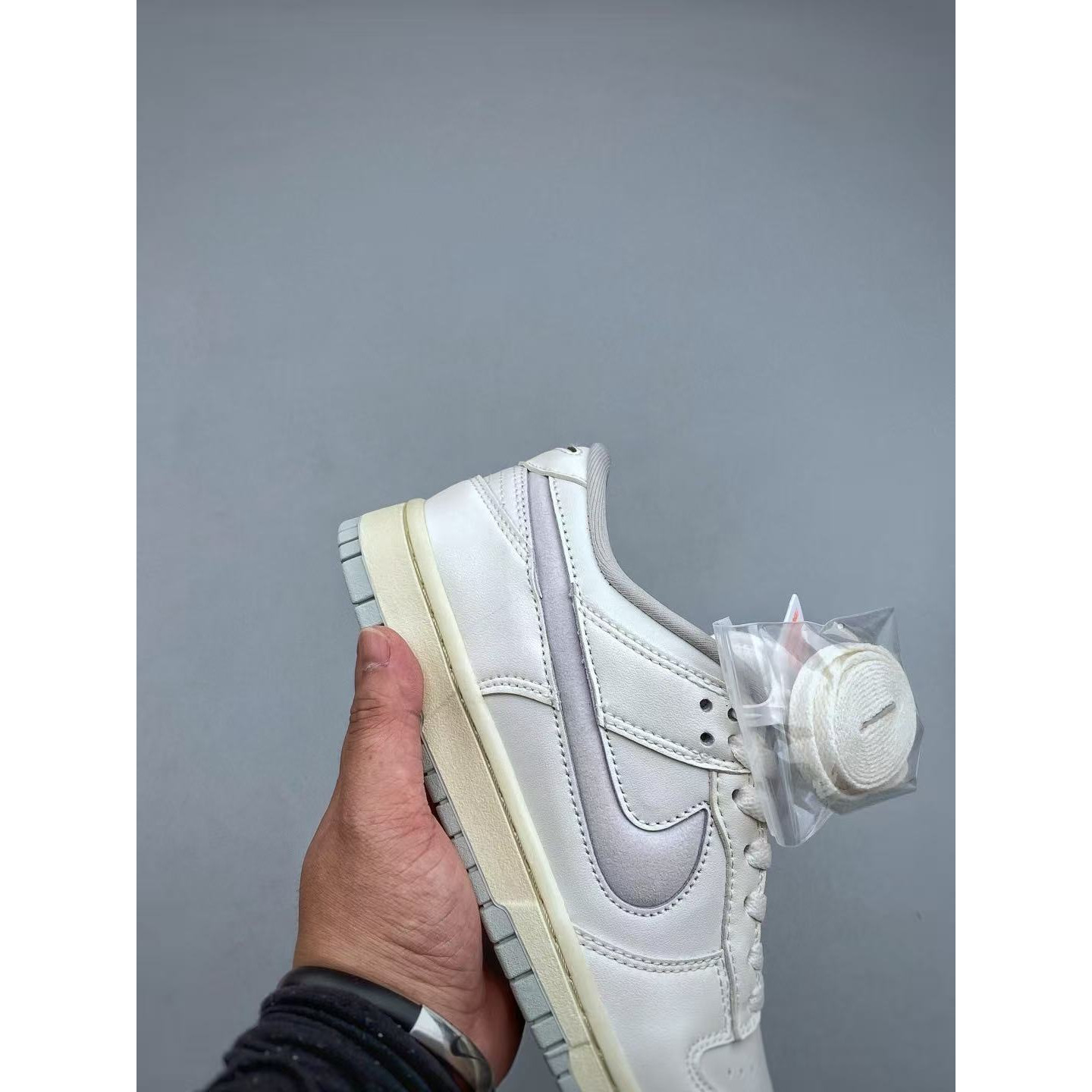 <p>Nike SB Dunk Low SB低帮休闲板鞋(白)</p>