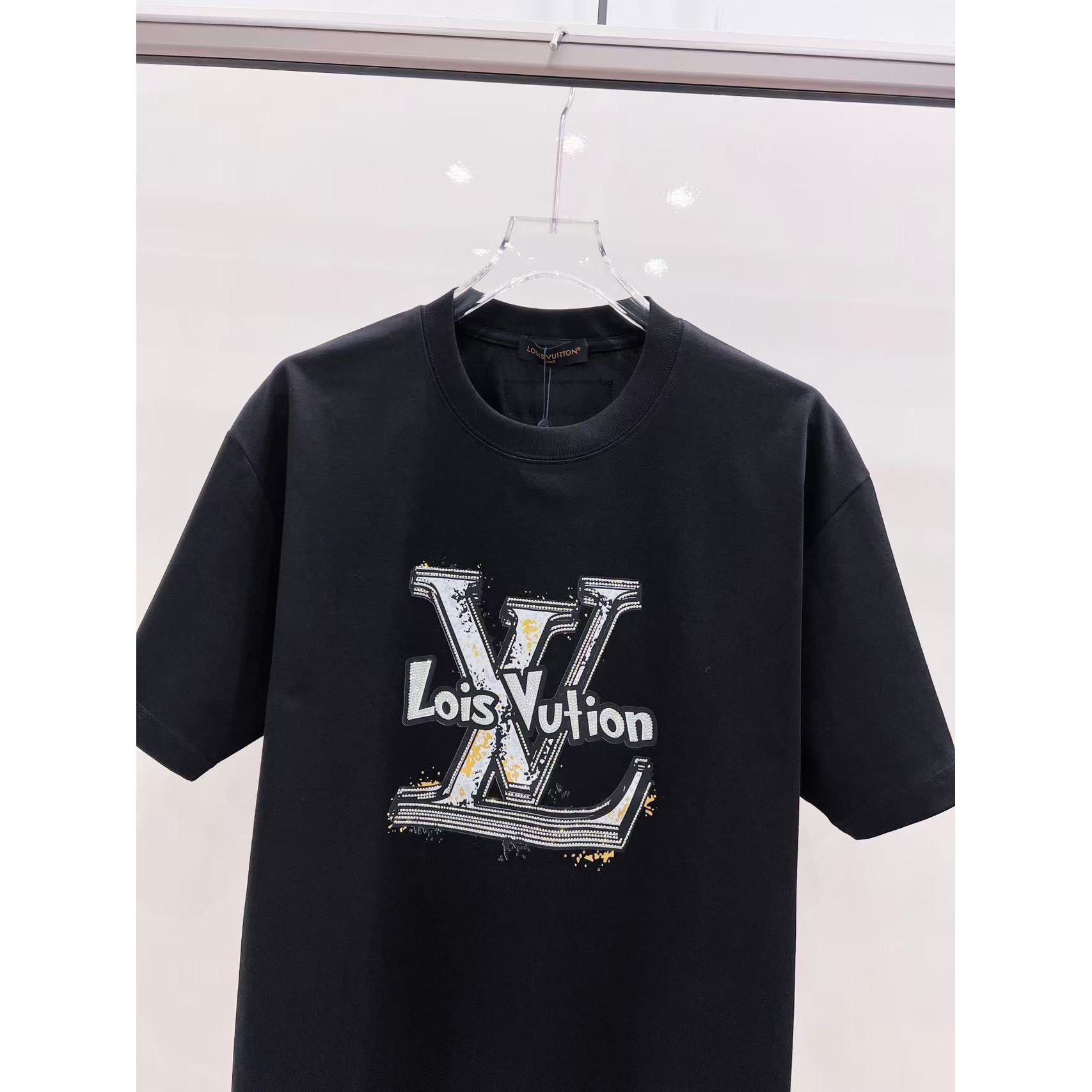 <p>LV 烫钻短袖(黑)</p>