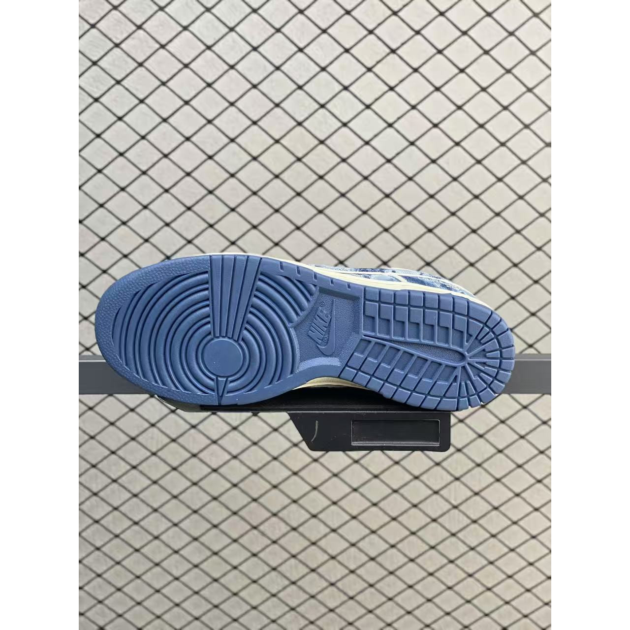 <p>Nike SB Dunk Low 青蓝牛仔休闲板鞋(藍)</p>