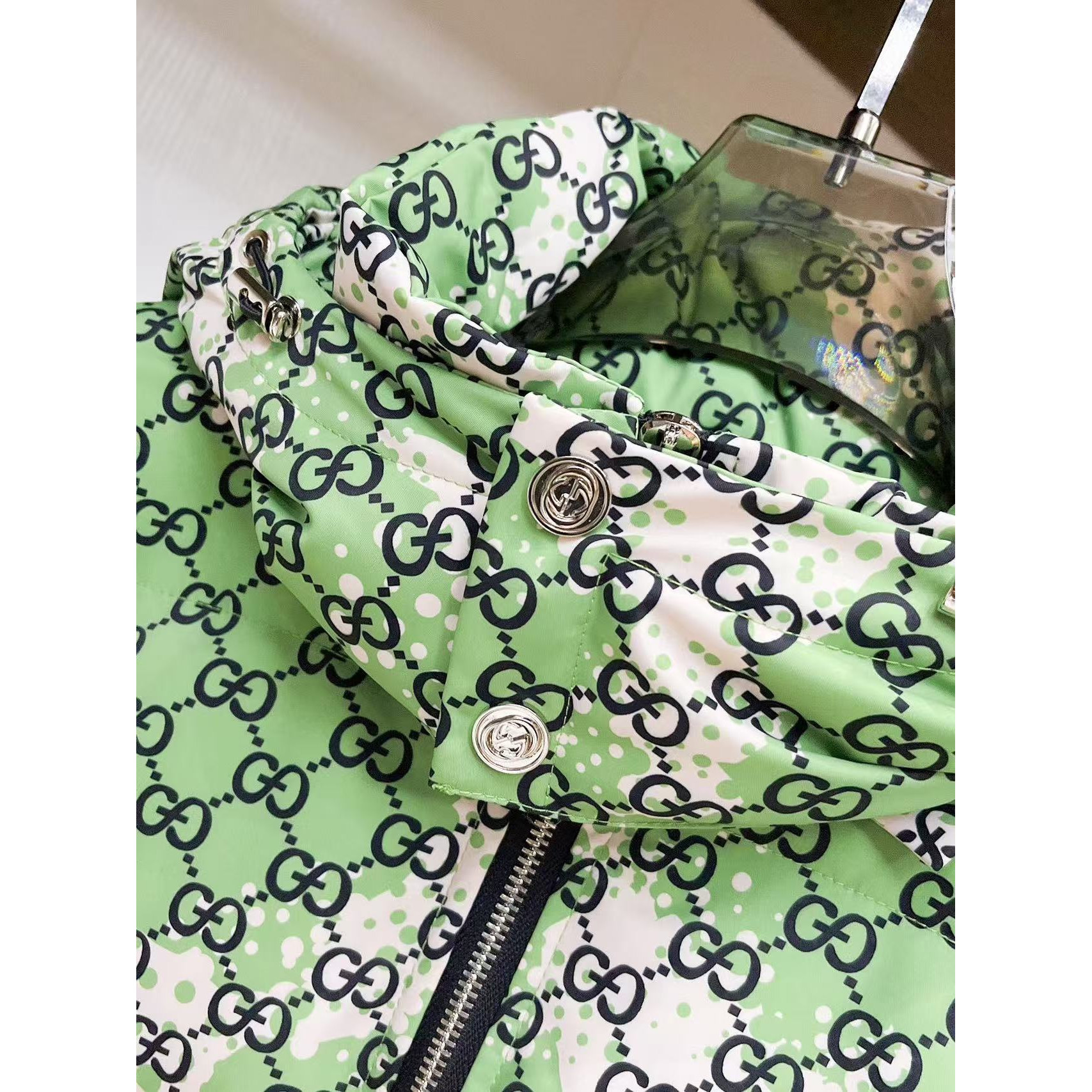 <p>GUCCI 秋冬新款羽绒服(綠)</p>