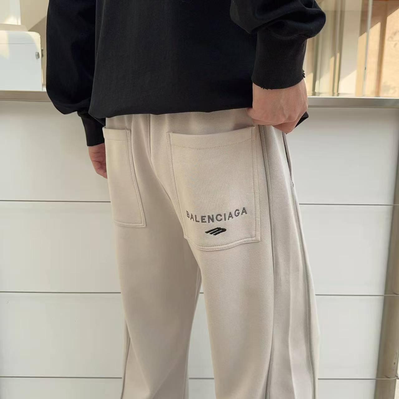 <p>Balenciaga 休闲长裤</p>