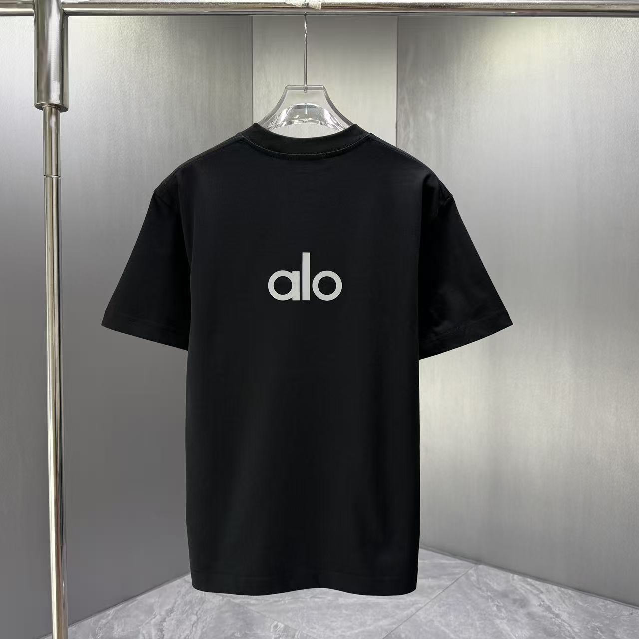 <p>ALO 短袖T恤 厚板 (黑)</p>