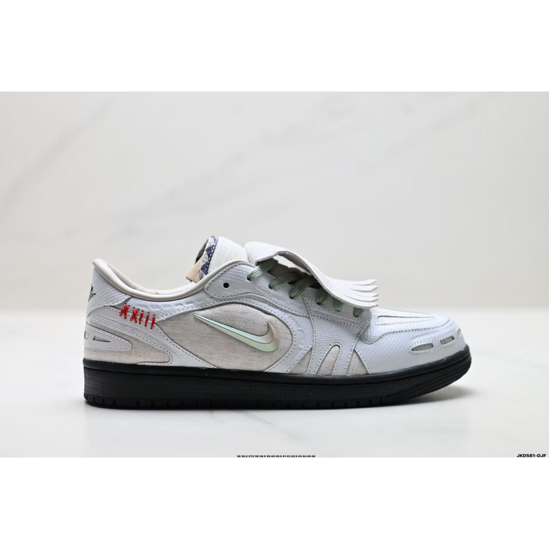 <p>Nike Air Jordan 1 Low&nbsp;</p>