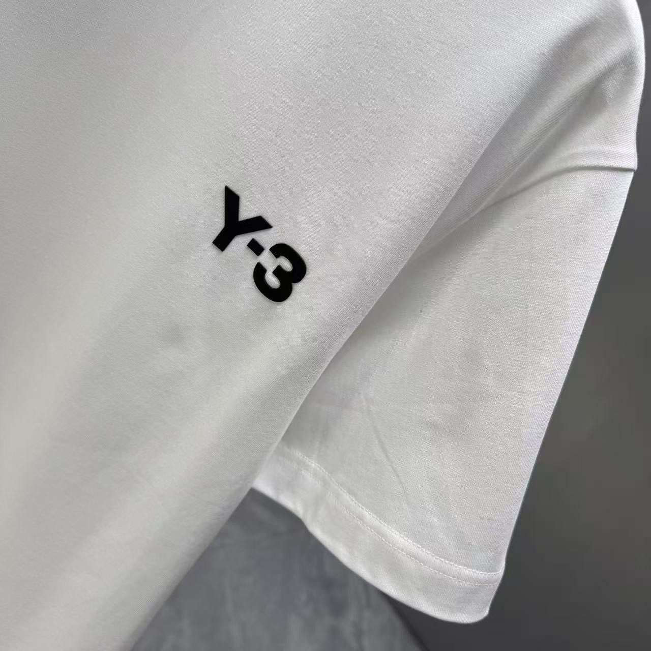 <p>Y-3 短袖T恤(白)</p>