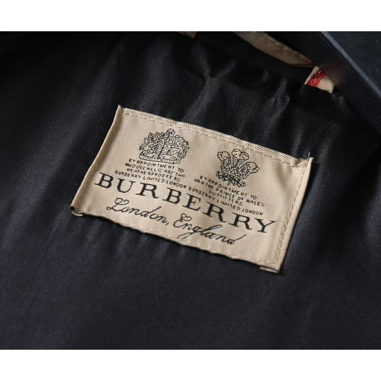 <p>BURBERRY 男士夹克外套(800825)</p>