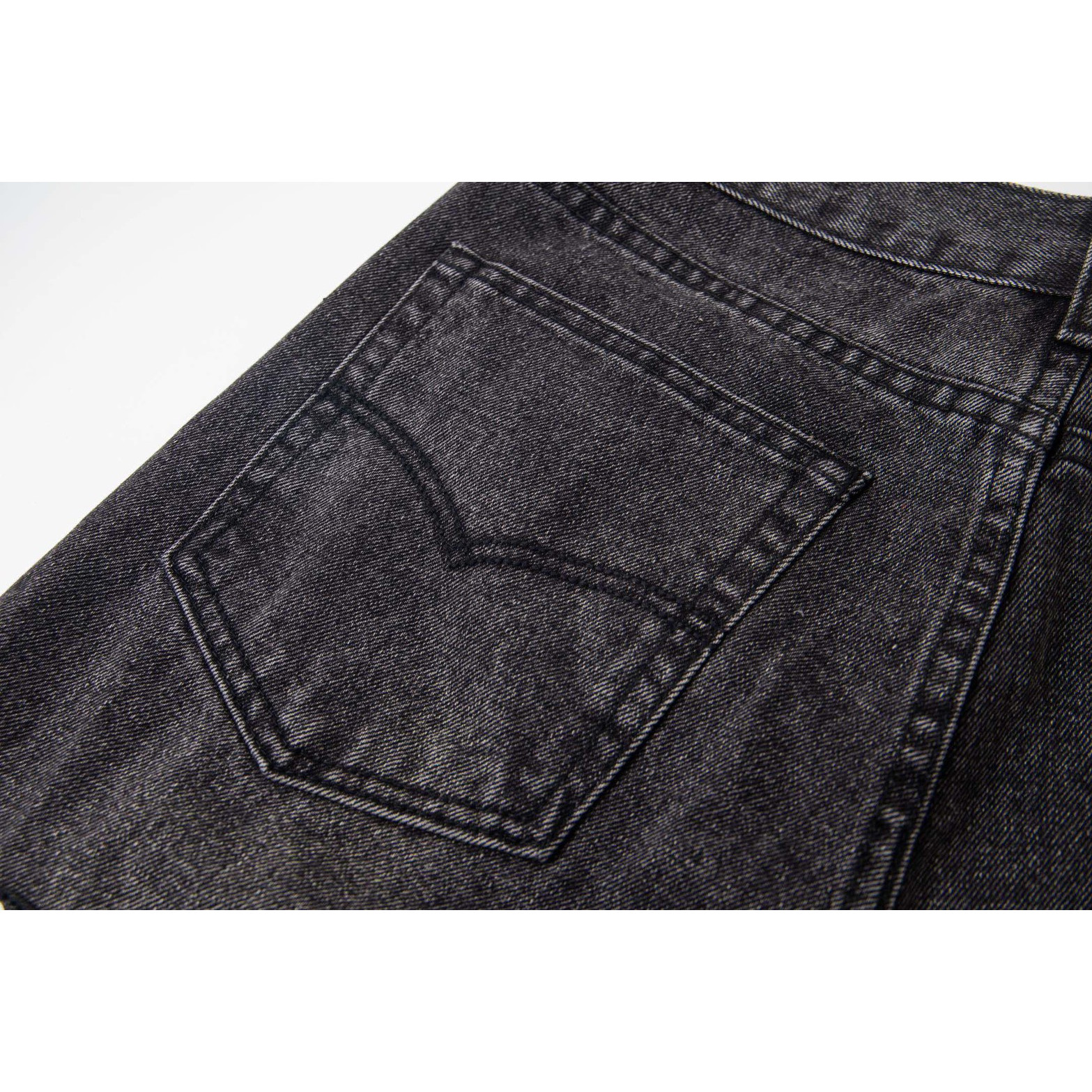 <p>CHROME HEARTS 多皮十字架拼皮重工牛仔裤(1770#)</p>