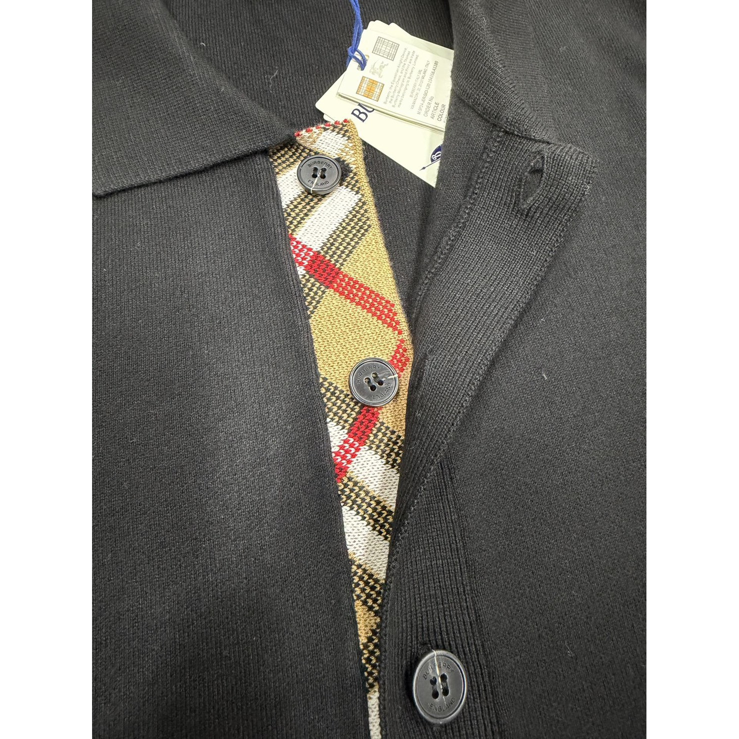 <p>Burberry 羊毛格纹装饰衣襟开衫衬衫(黑)</p>