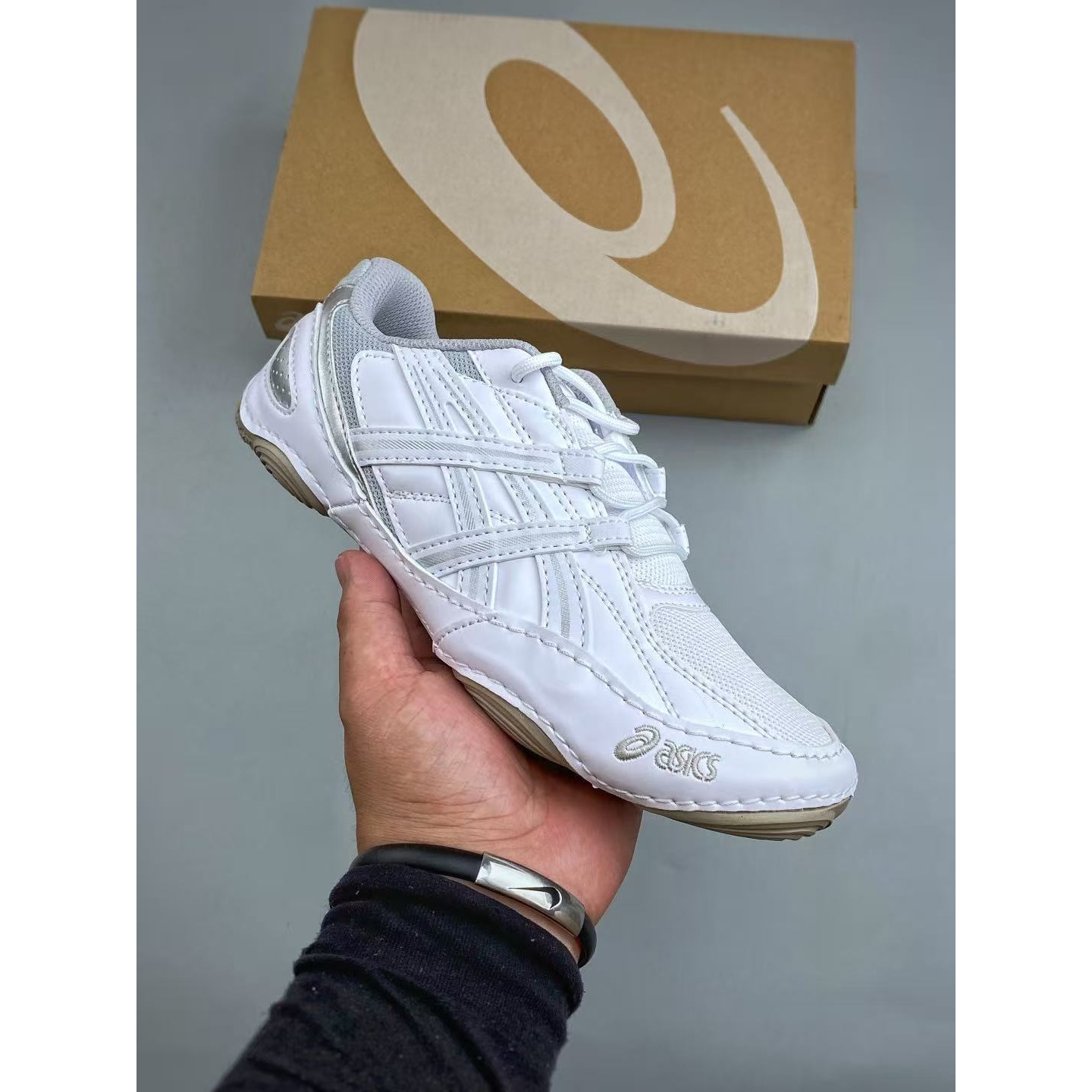 <p>Asics Hypersync 时尚复古透气轻便薄底德训鞋(白)</p>