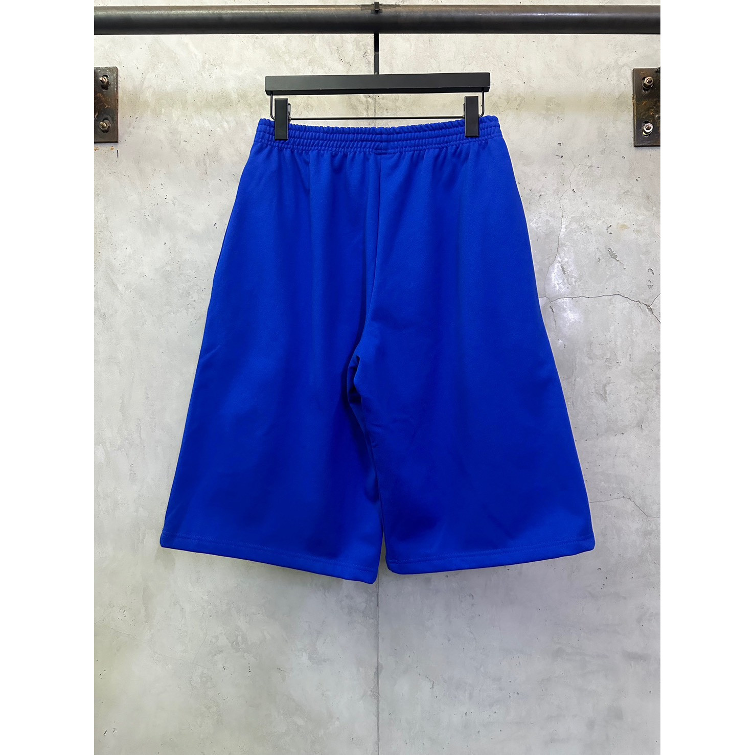 <p>Balenciaga Football系列七分休闲裤(藍)</p>