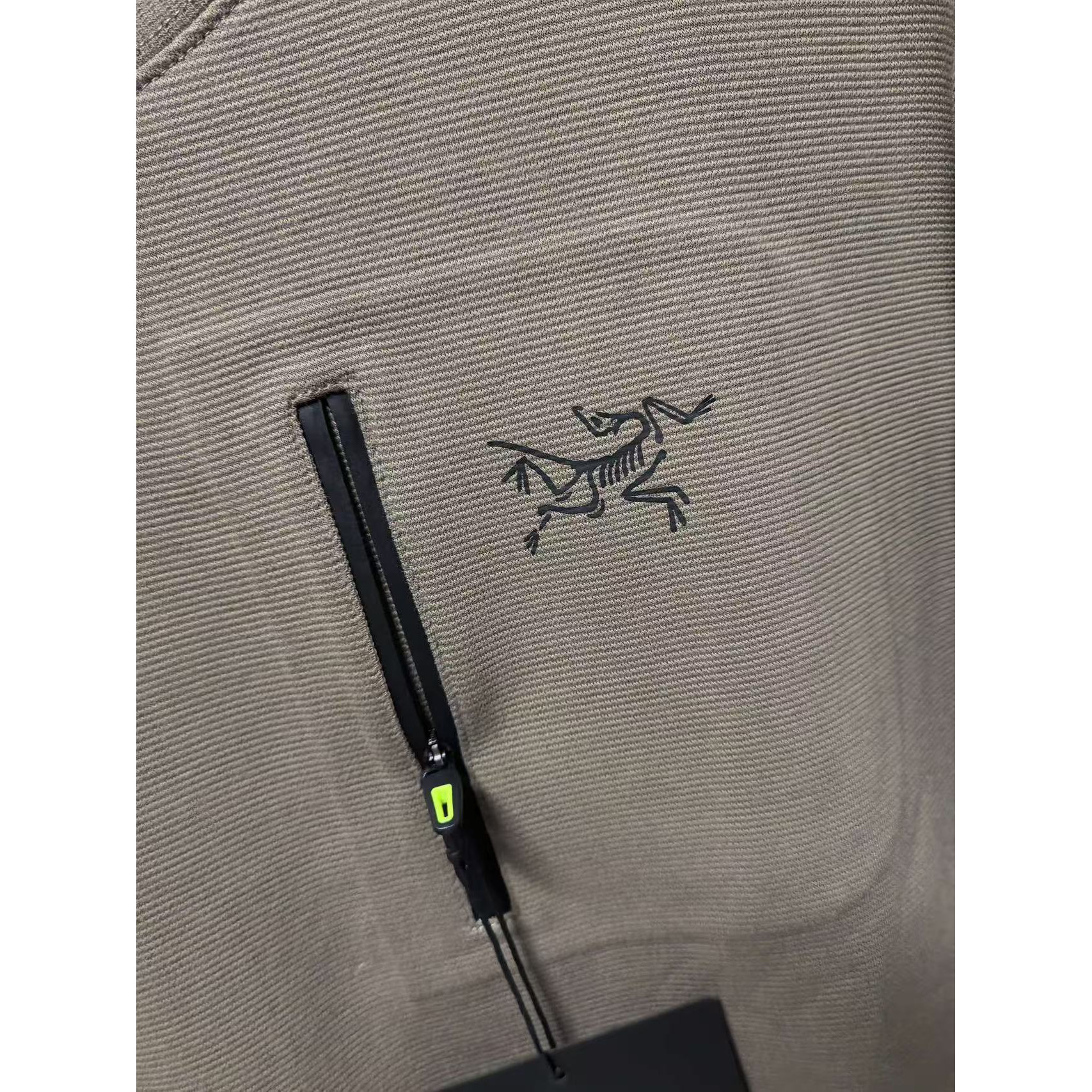 <p>Arc'teryx 新款卫衣(卡其)</p>