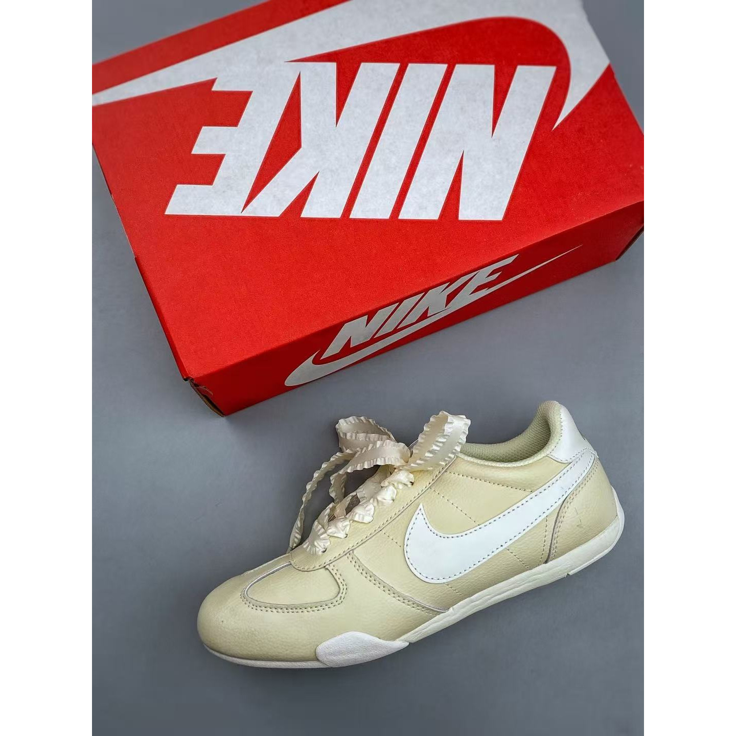 <p>Nike Sprint Sister 休闲徳训板鞋(黃)</p>