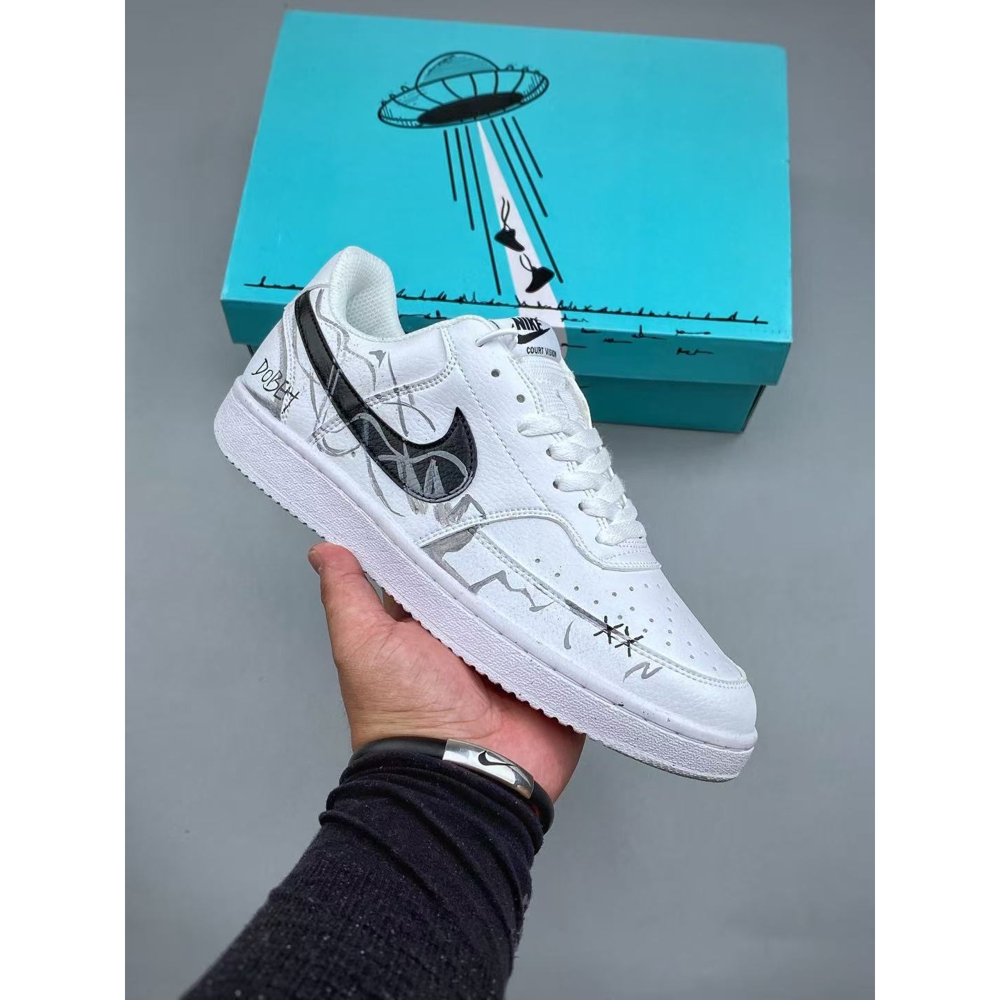 <p>NIKE COURTVISION LO</p>