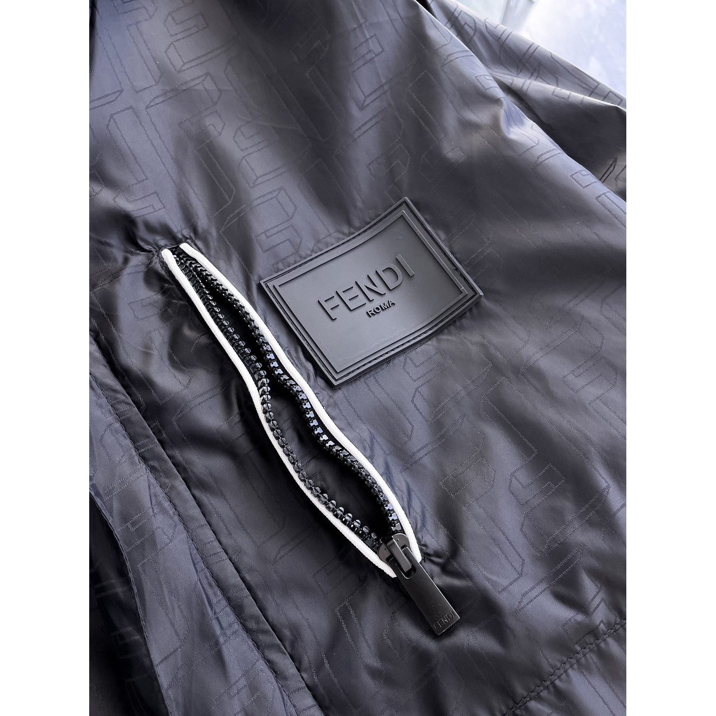 <p>FENDI&nbsp;男士夹克外套(黑)</p>