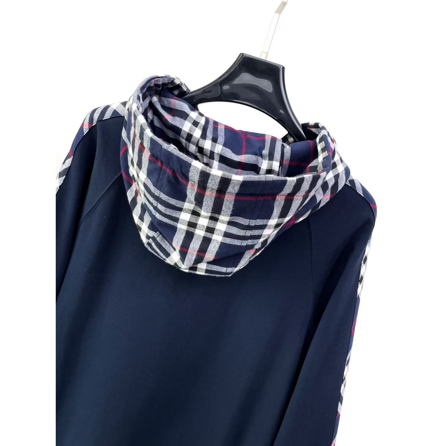 <p>BURBERRY 卫衣外套(藍)</p>