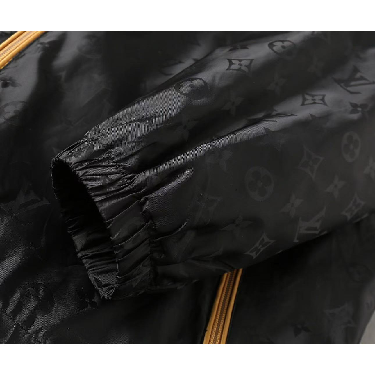 <p>LV 男士夹克外套(黑)</p>