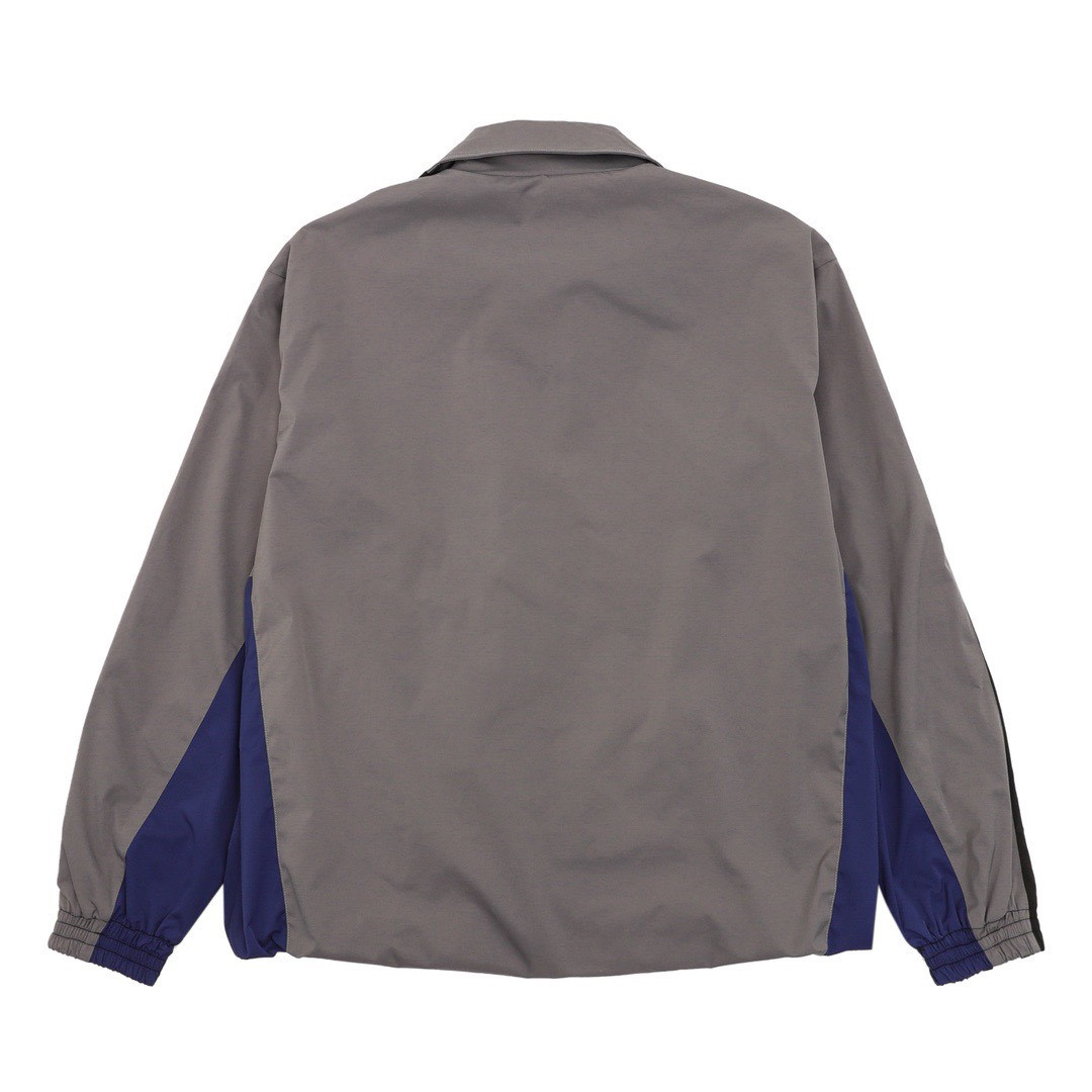 <p>Balenciaga 双色拼接字母刺绣风衣外套</p>