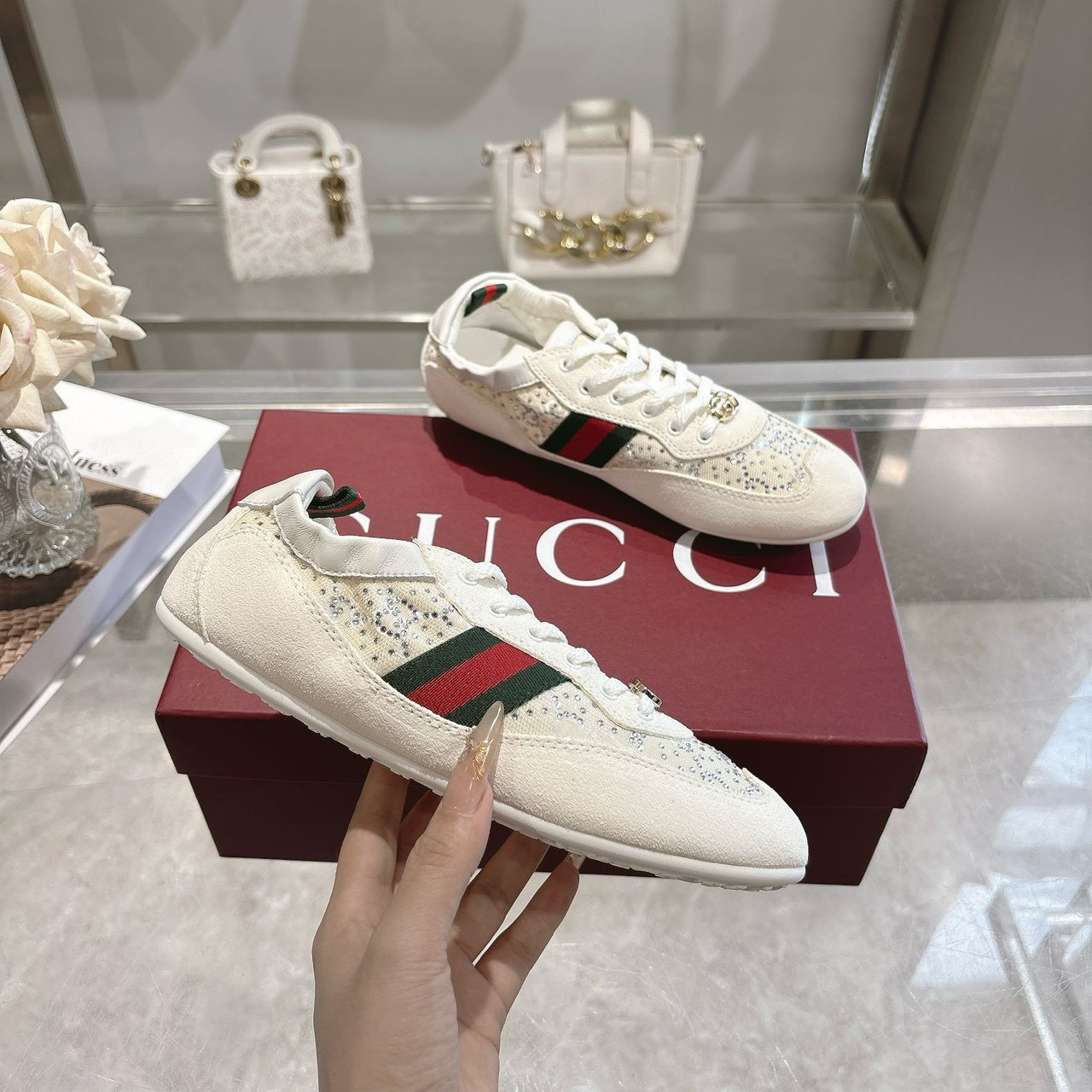 <p>GUCCI 水晶钻鞋(白)</p>