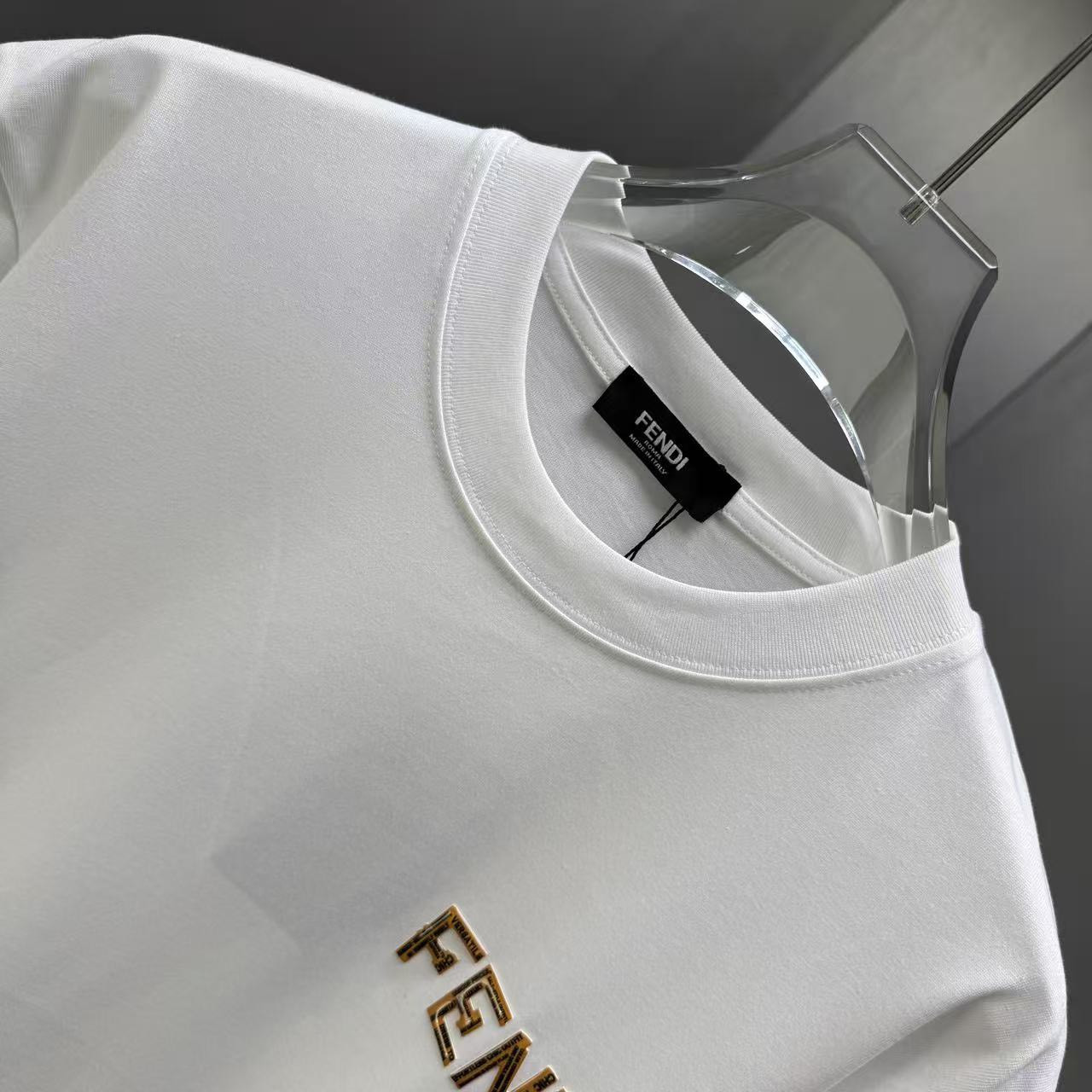 <p>FENDI 短袖T恤(白)</p>