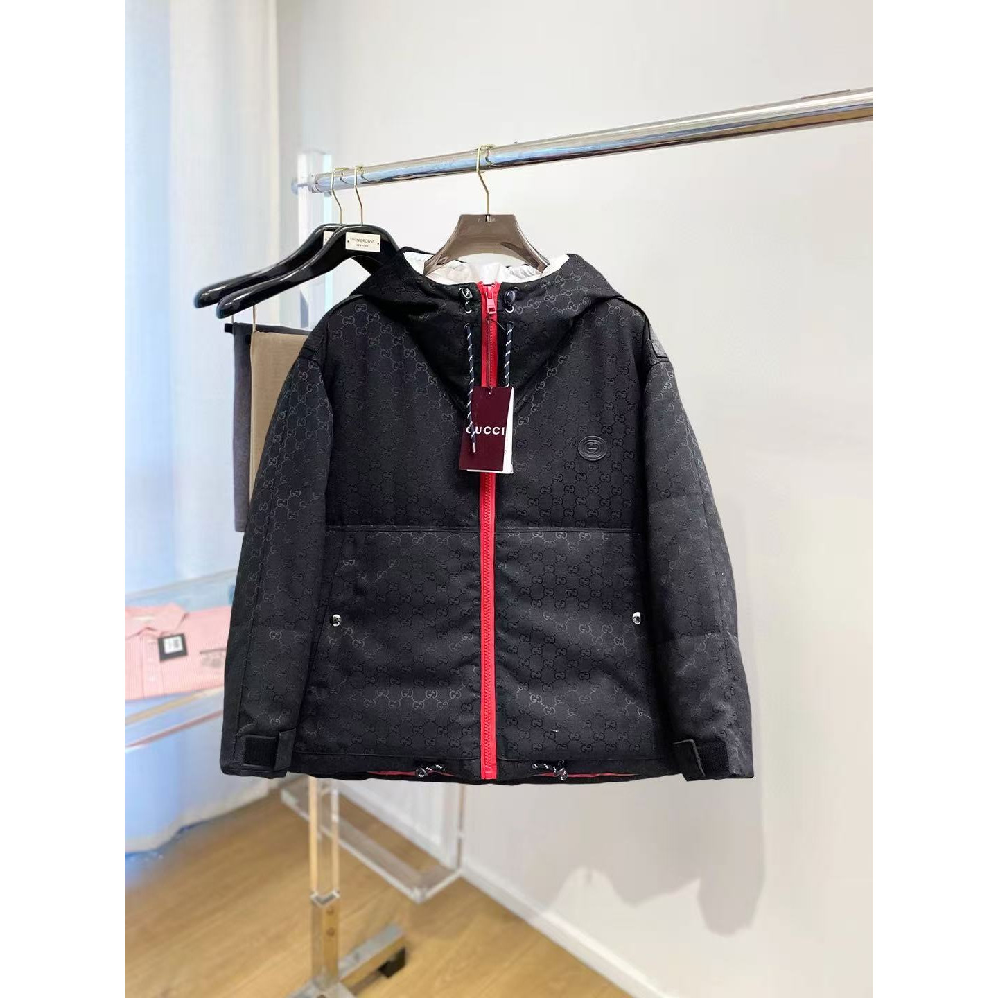 <p>GUCCI 秋冬新款羽绒服(黑)</p>