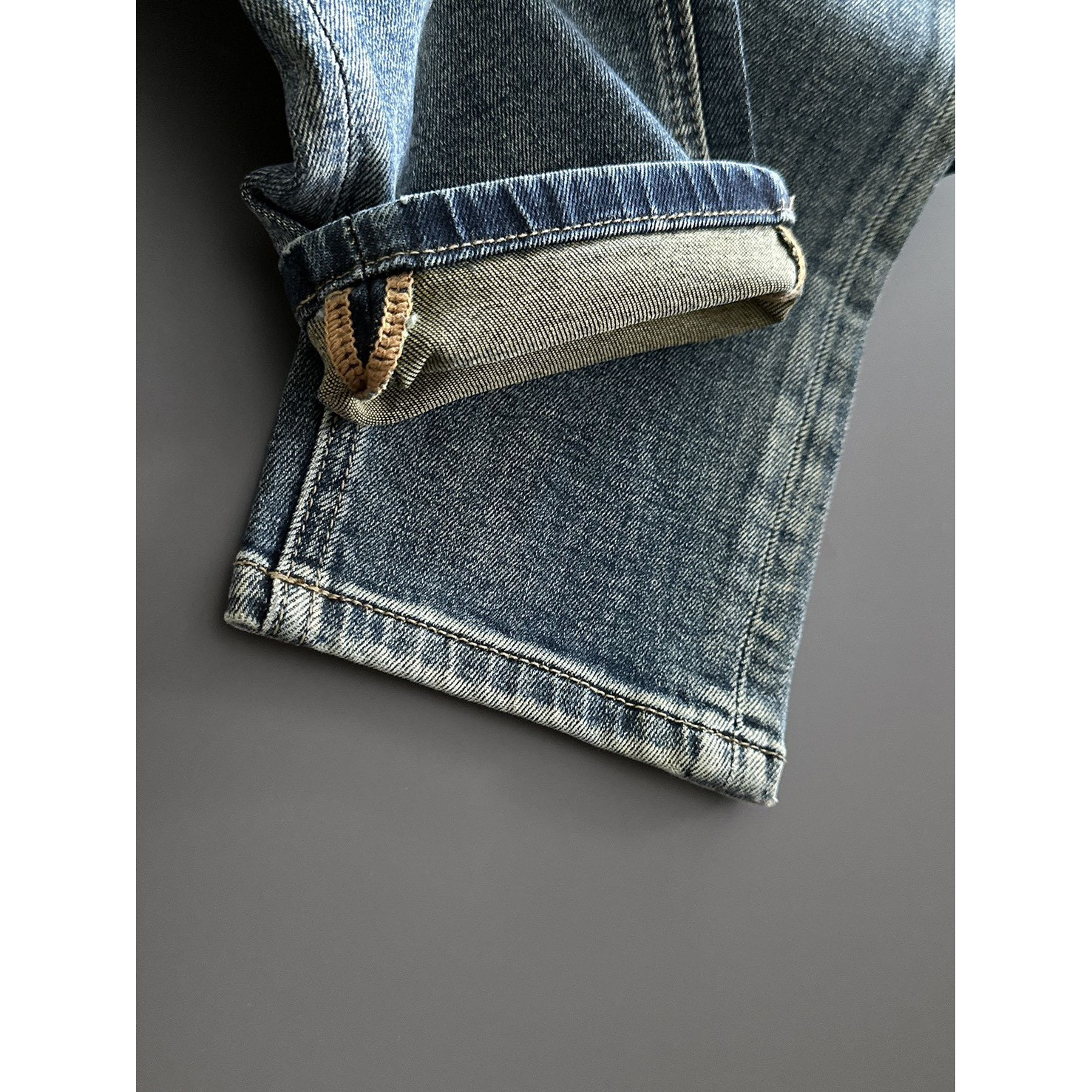 <p>GUCCI 高品质牛仔裤</p>