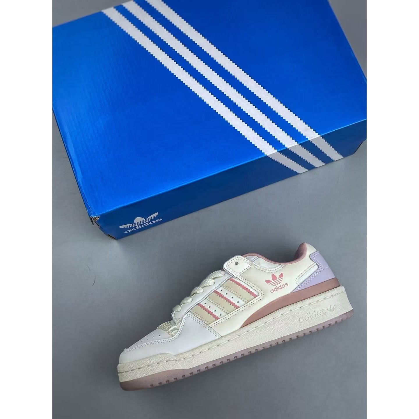 <p>Adidas Originals FORUM 潮流休闲鞋</p>