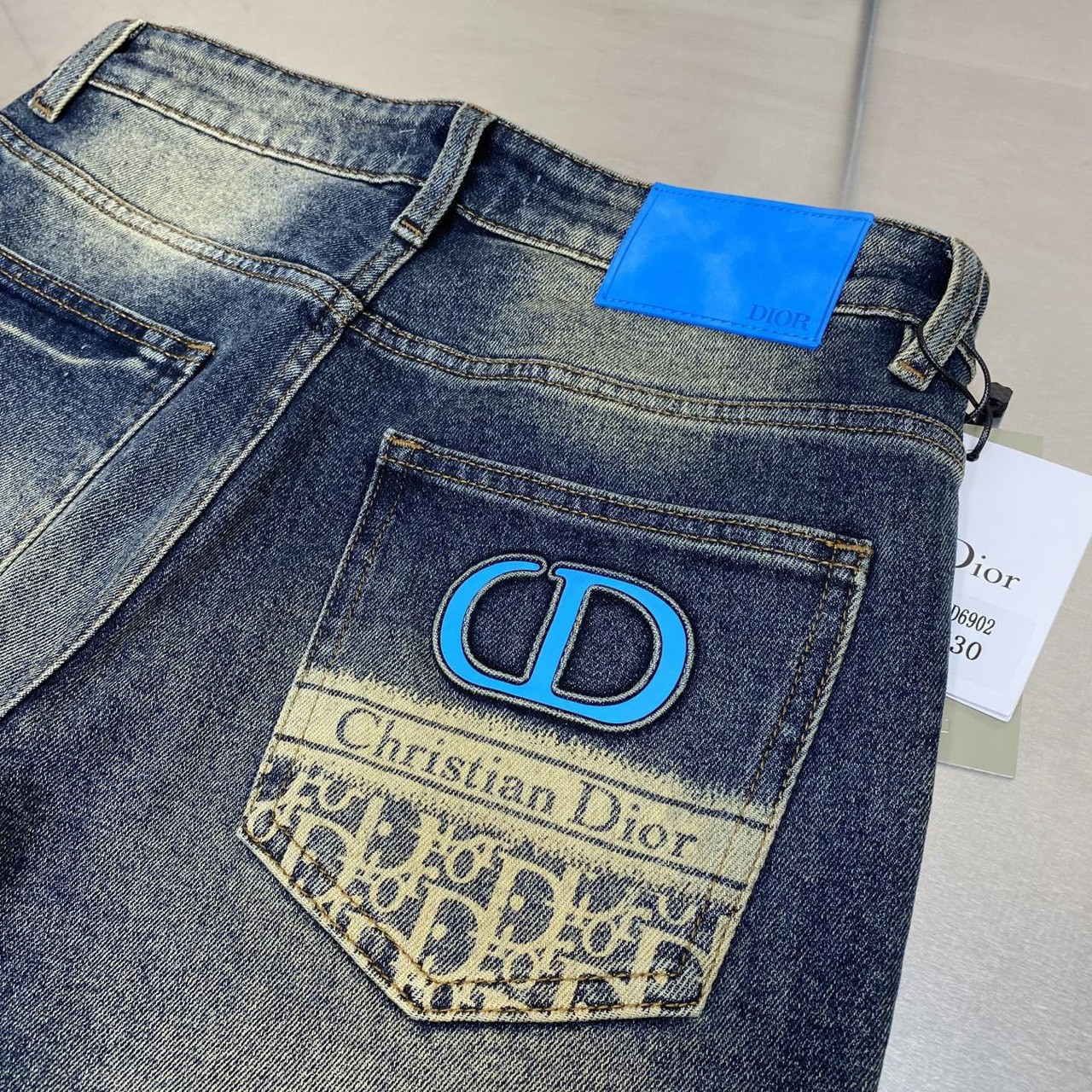<p>DIOR 丹宁水洗牛仔裤(6902)</p>