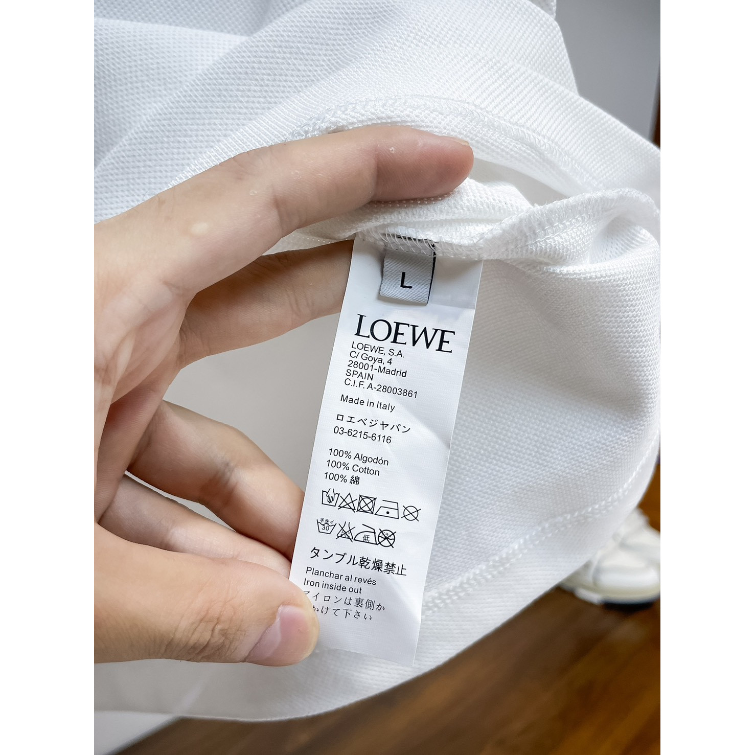 <p>LOEWE&nbsp;短袖翻领polo衫(白)</p>