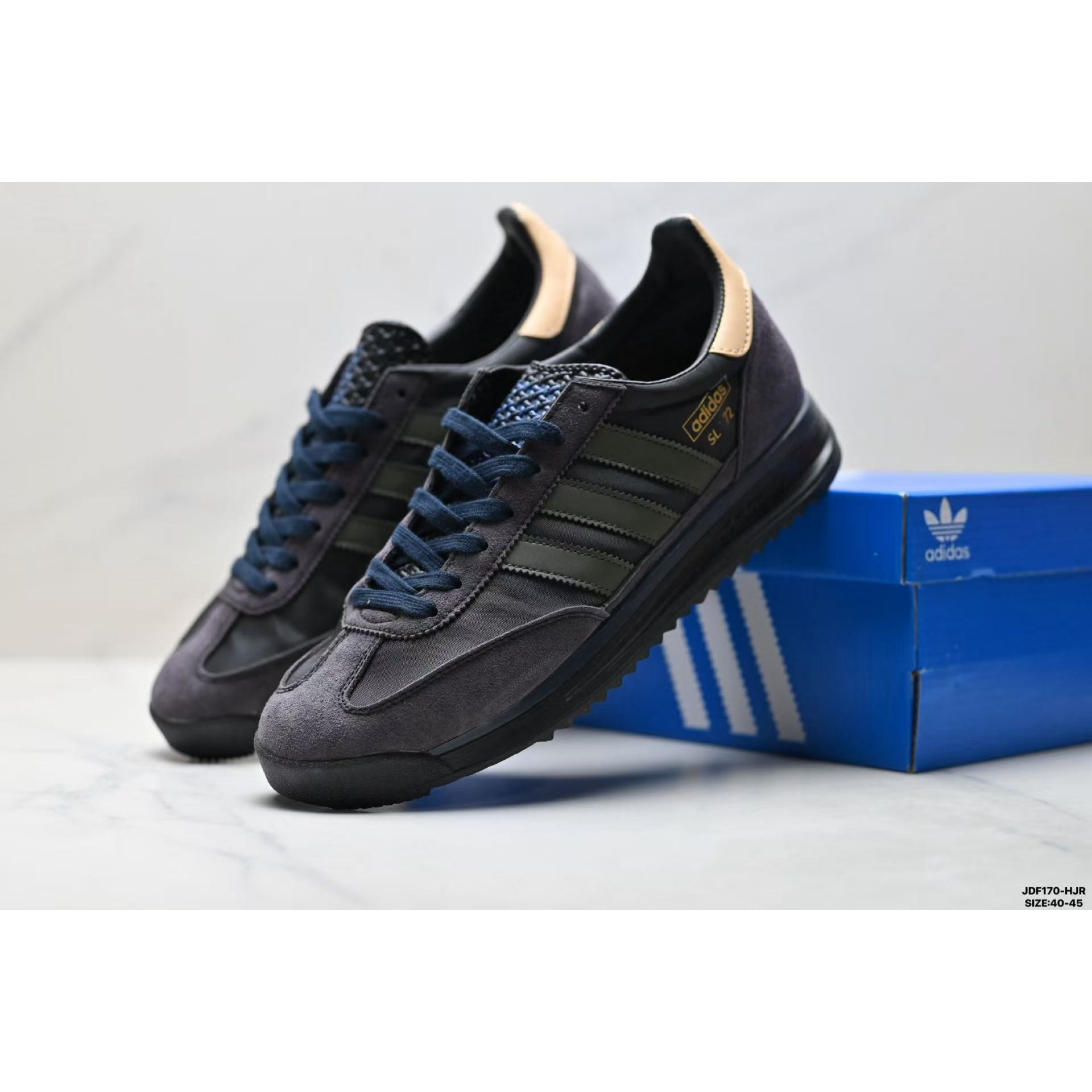 <p>全色 Adidas 复古休闲运动鞋</p>