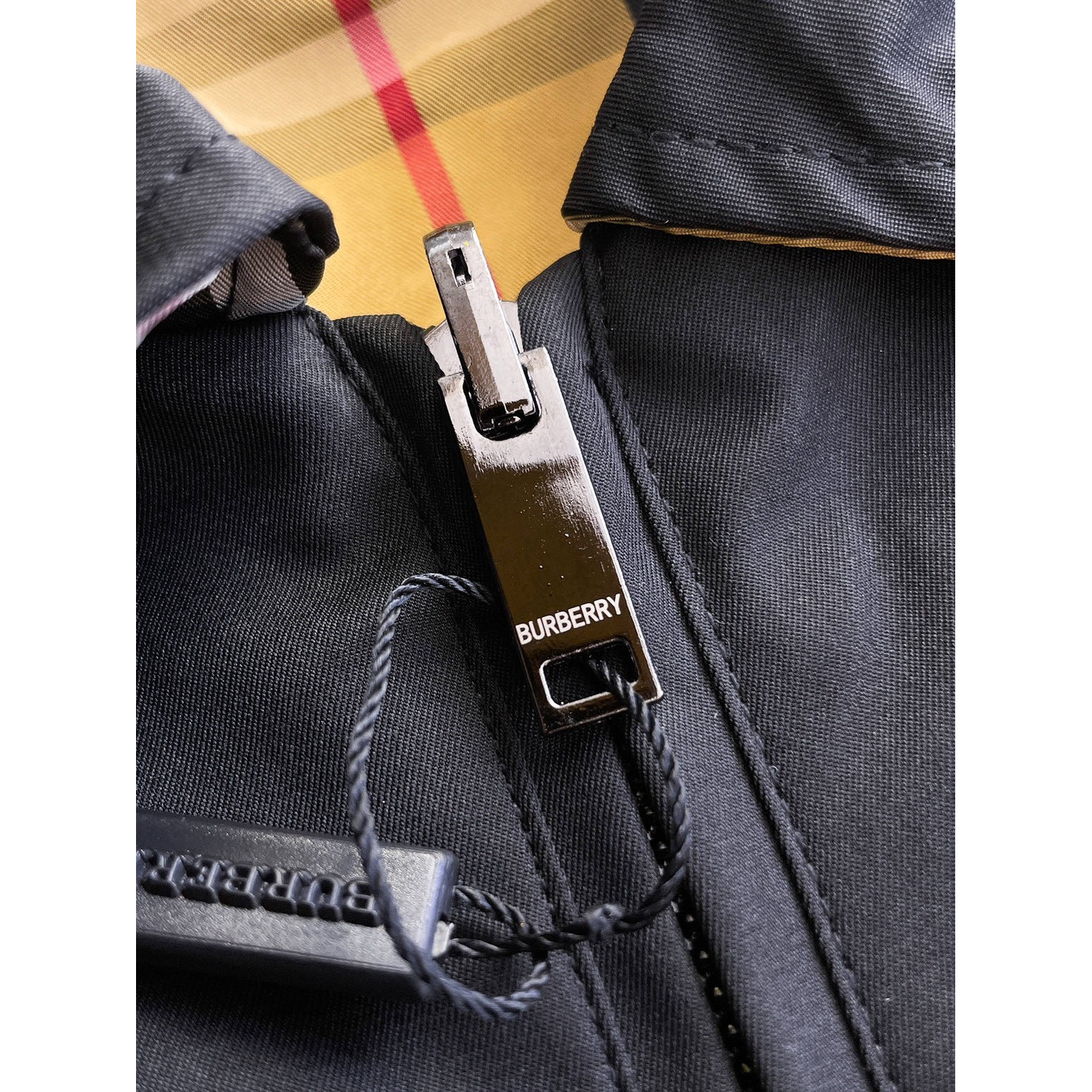 <p>BURBERRY 男士夹克外套(雙面穿)</p>