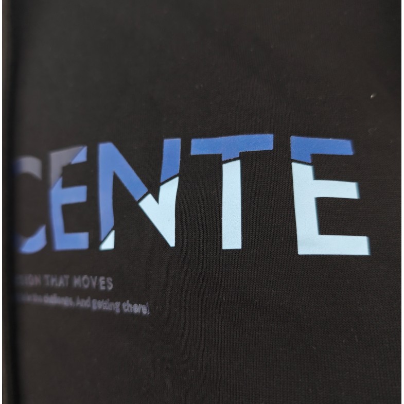 <p>DESCENTE 連帽長袖T恤(黑)</p>