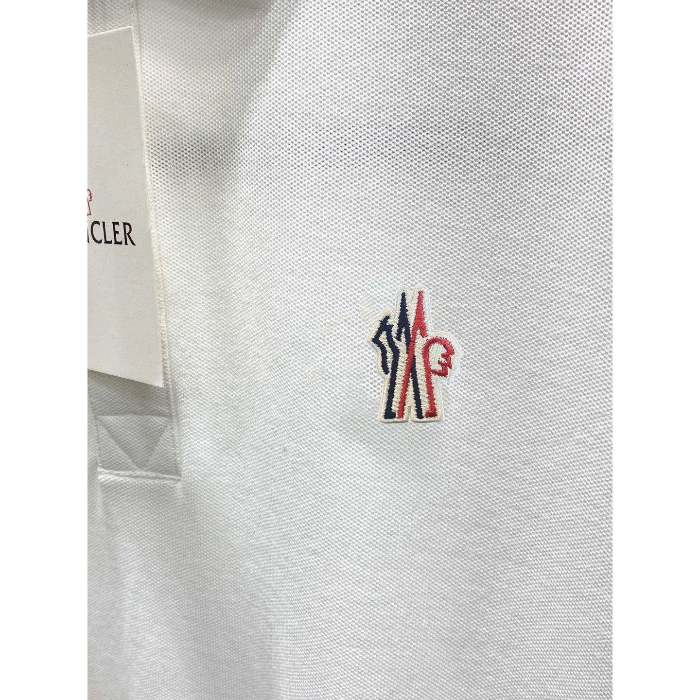 <p>MONCLER 立体徽标翻领长袖Polo衫(白)</p>