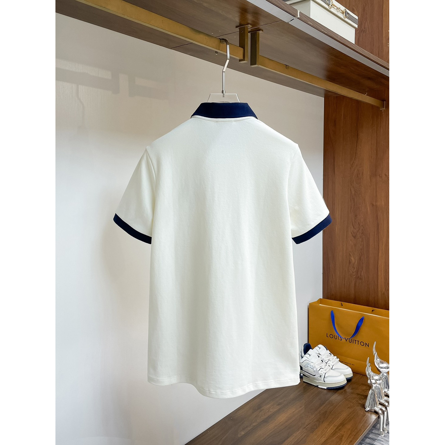 <p>LOEWE&nbsp;短袖翻领polo衫(白)</p>