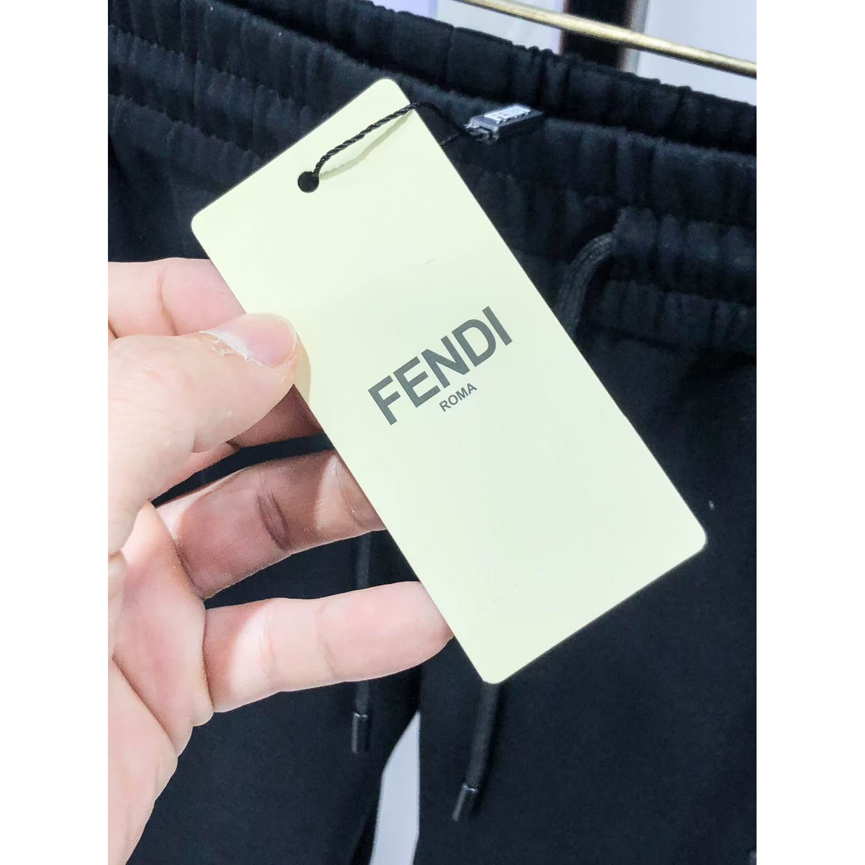 <p>FINDI&nbsp;高品质时尚休闲裤(782953)</p>