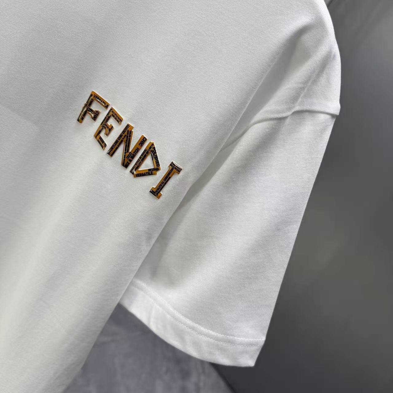 <p>FENDI 短袖T恤(白)</p>