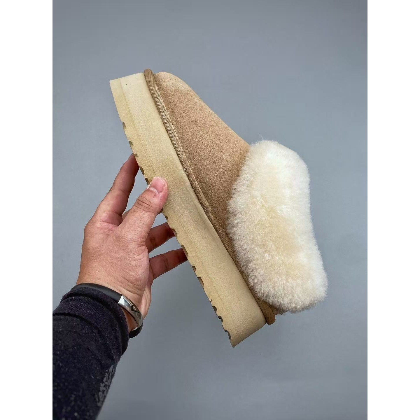 <p>UGG Tazzelle H 厚底雪地靴&nbsp;</p>