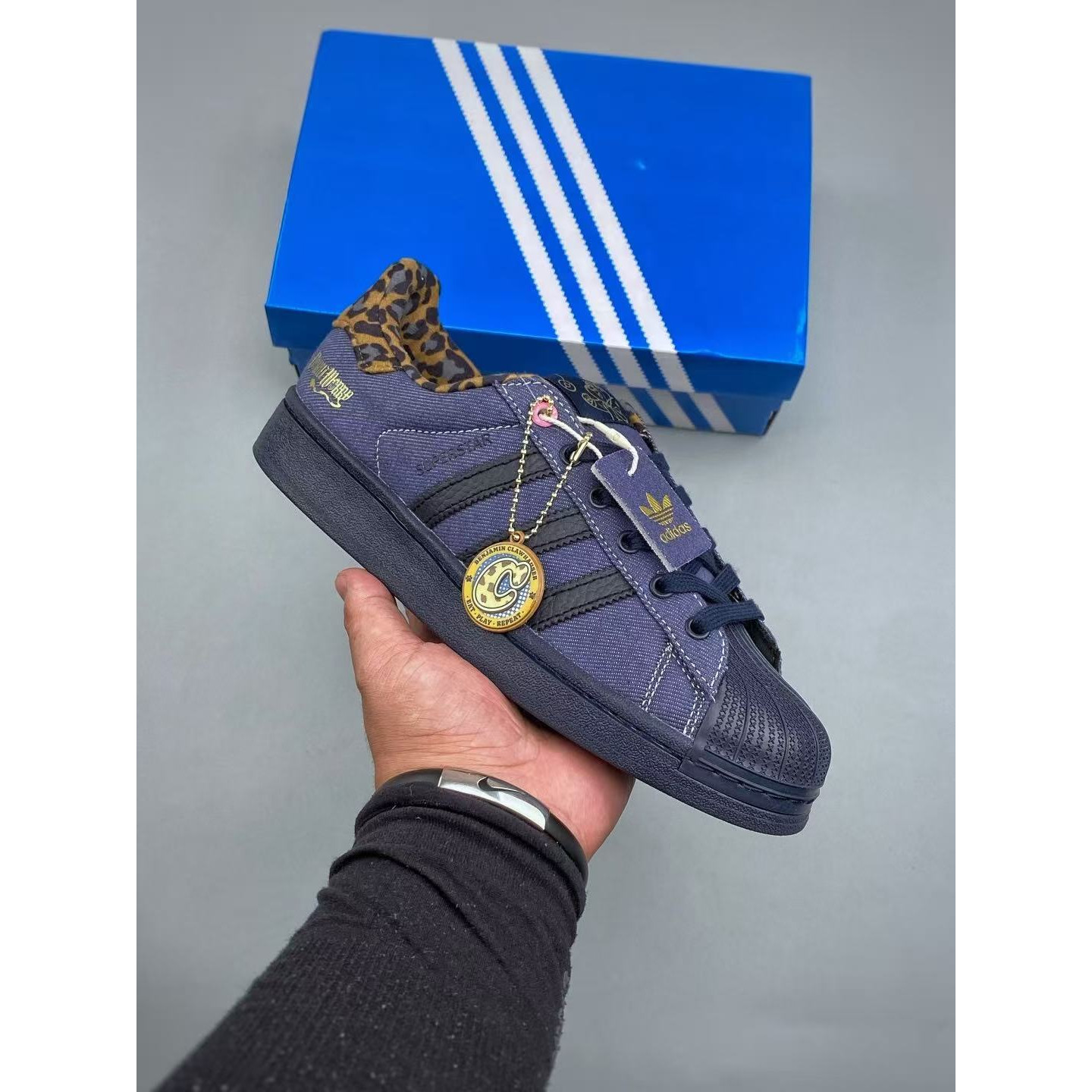 <p>Adidas Originals &nbsp;SUPERSTAR II &nbsp;经典贝壳头板鞋</p>