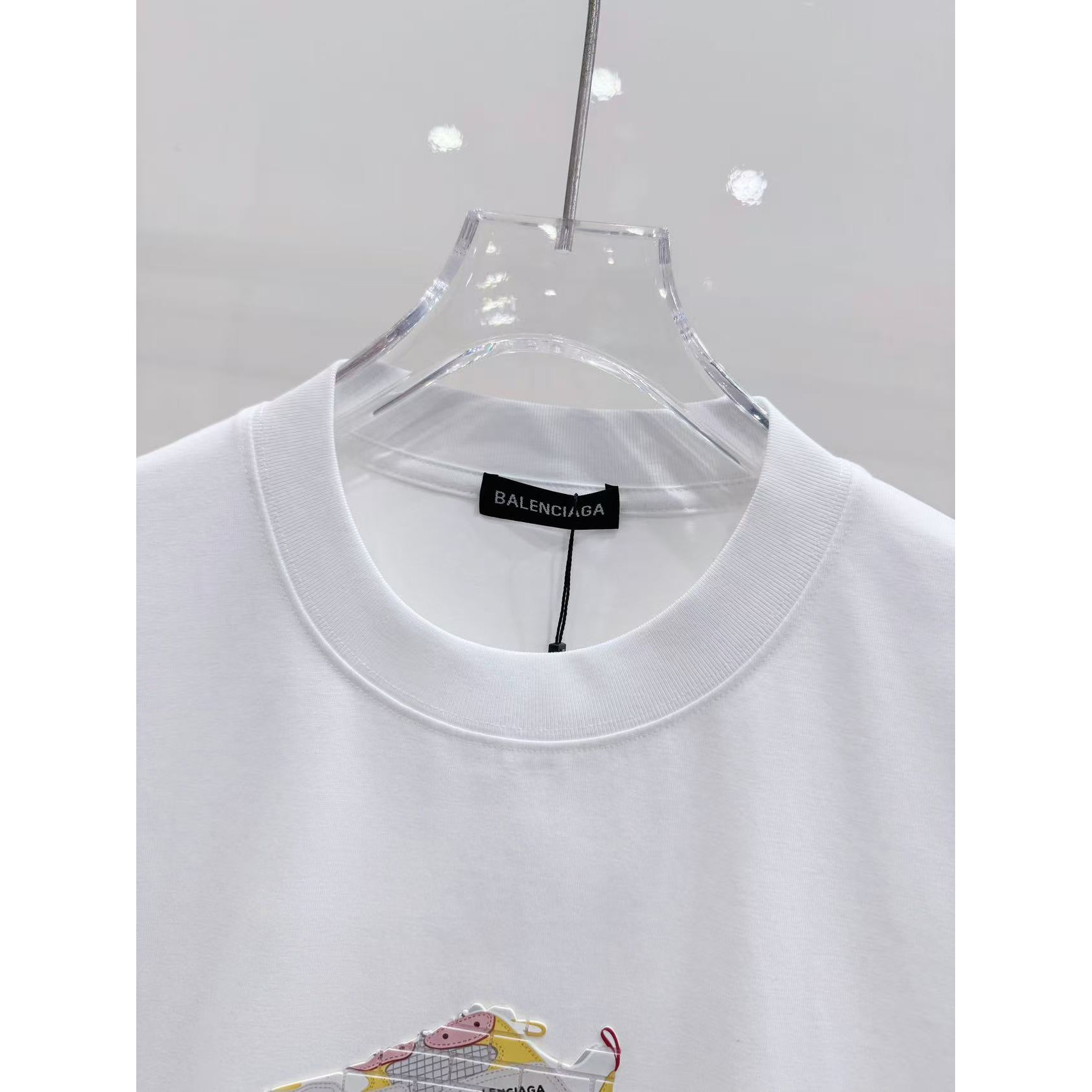 <p>Balenciaga 老爹鞋子短袖t恤(白)&nbsp;</p>