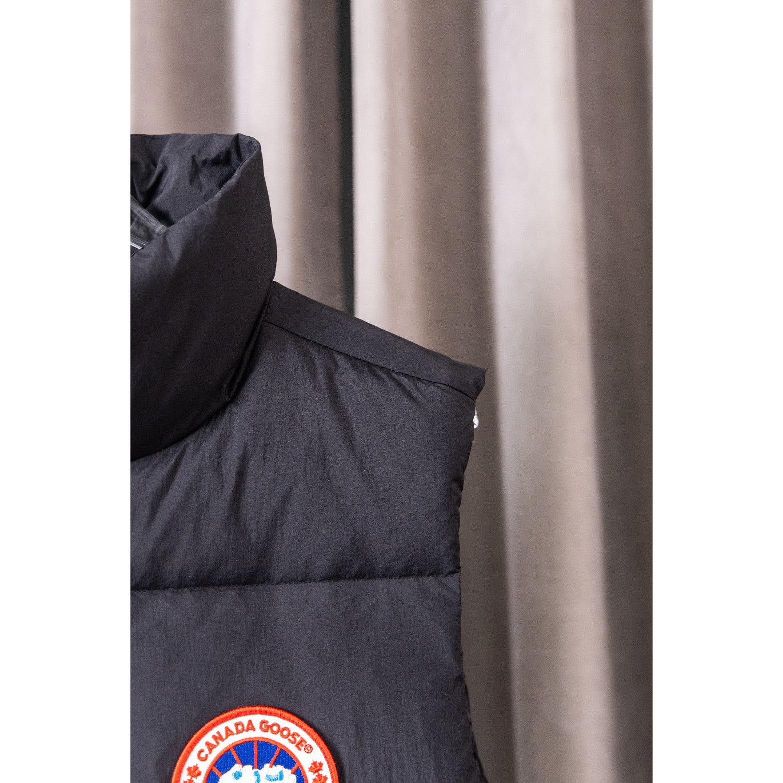 <p>Canada Goose Lawrence 劳伦斯2804羽绒马甲背心(黑色)</p>