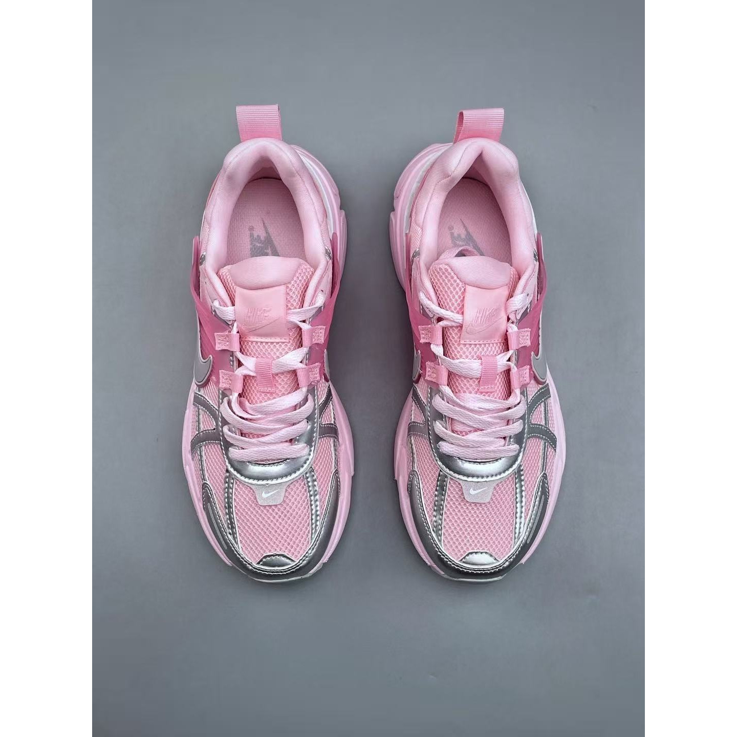 <p>Nike V2K Run 减震防滑复古低帮跑步鞋</p>