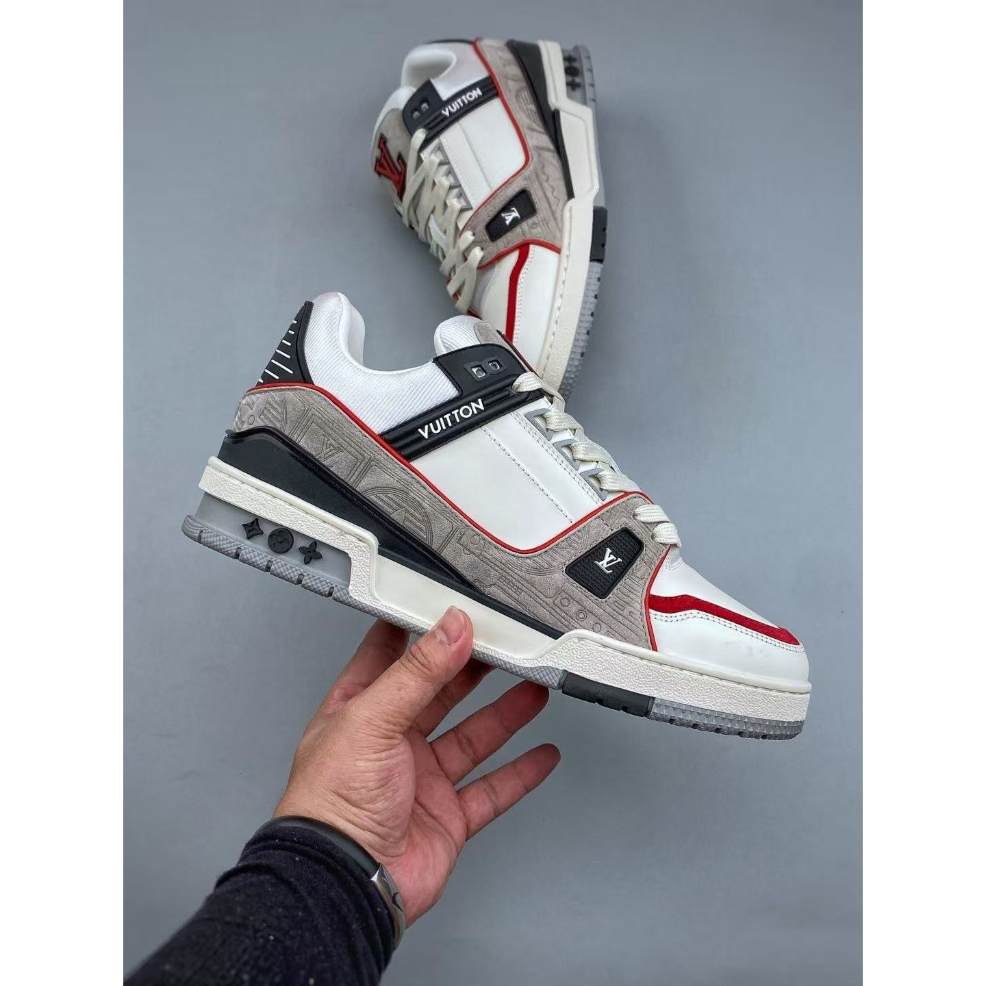 <p>LV Trainer 经典板鞋</p>