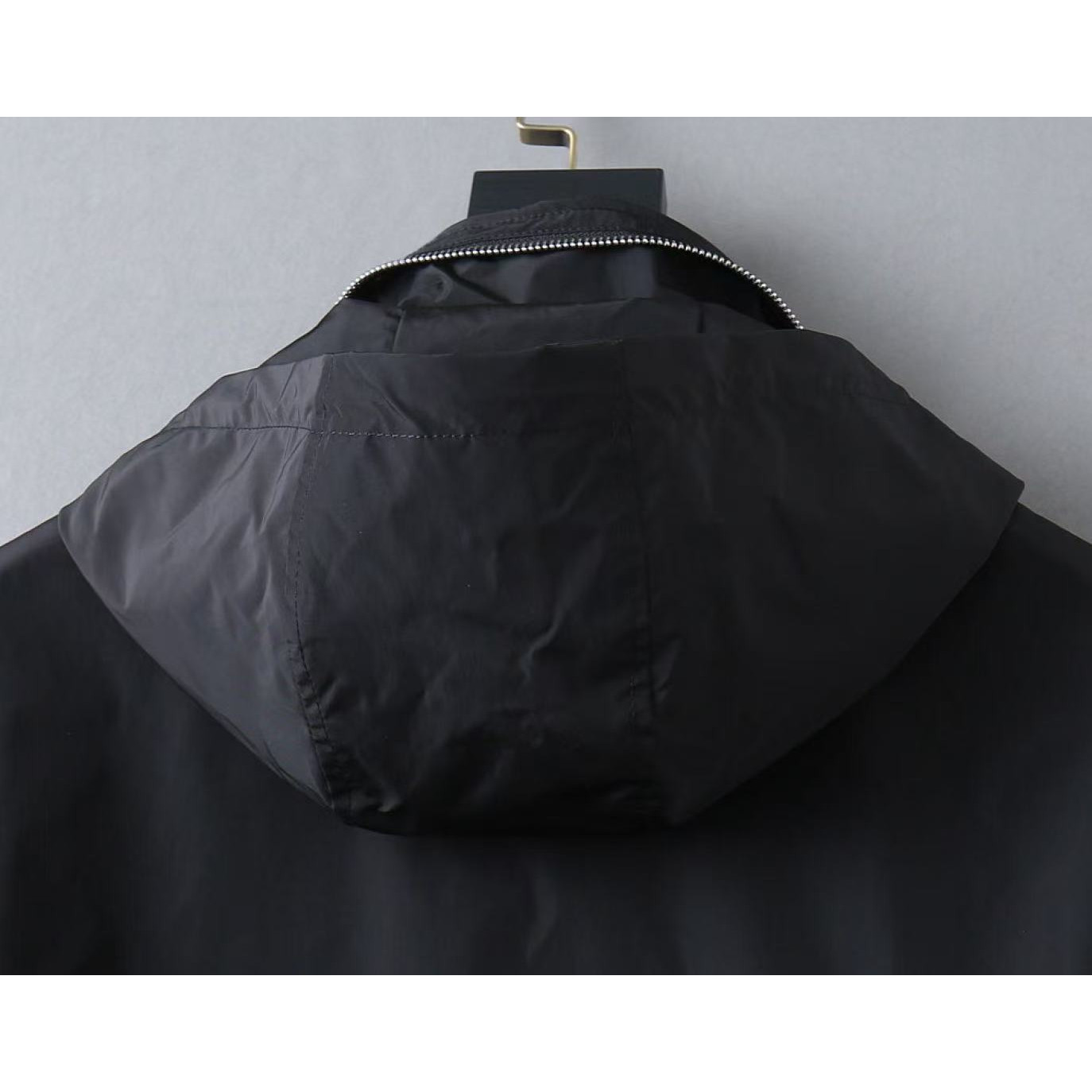 <p>LV 男士夹克外套(黑)</p>